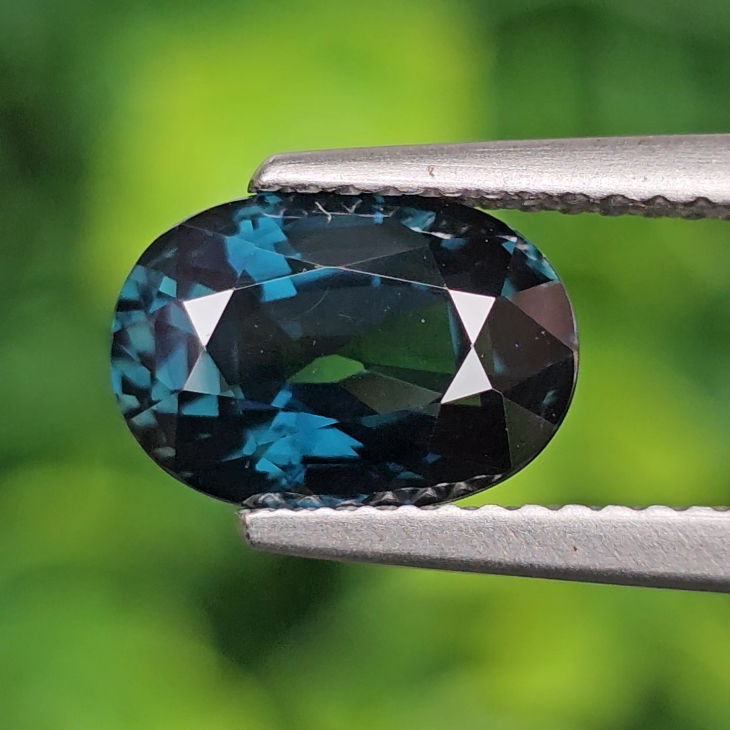 พลอย แซปไฟร์สีน้ำเงินอมเขียว Teal Sapphire 3.03 กะรัต (Cts.) พลอยแท้ อัญมณีมงคลประจําวันเกิด เครื่องประดับพลอย