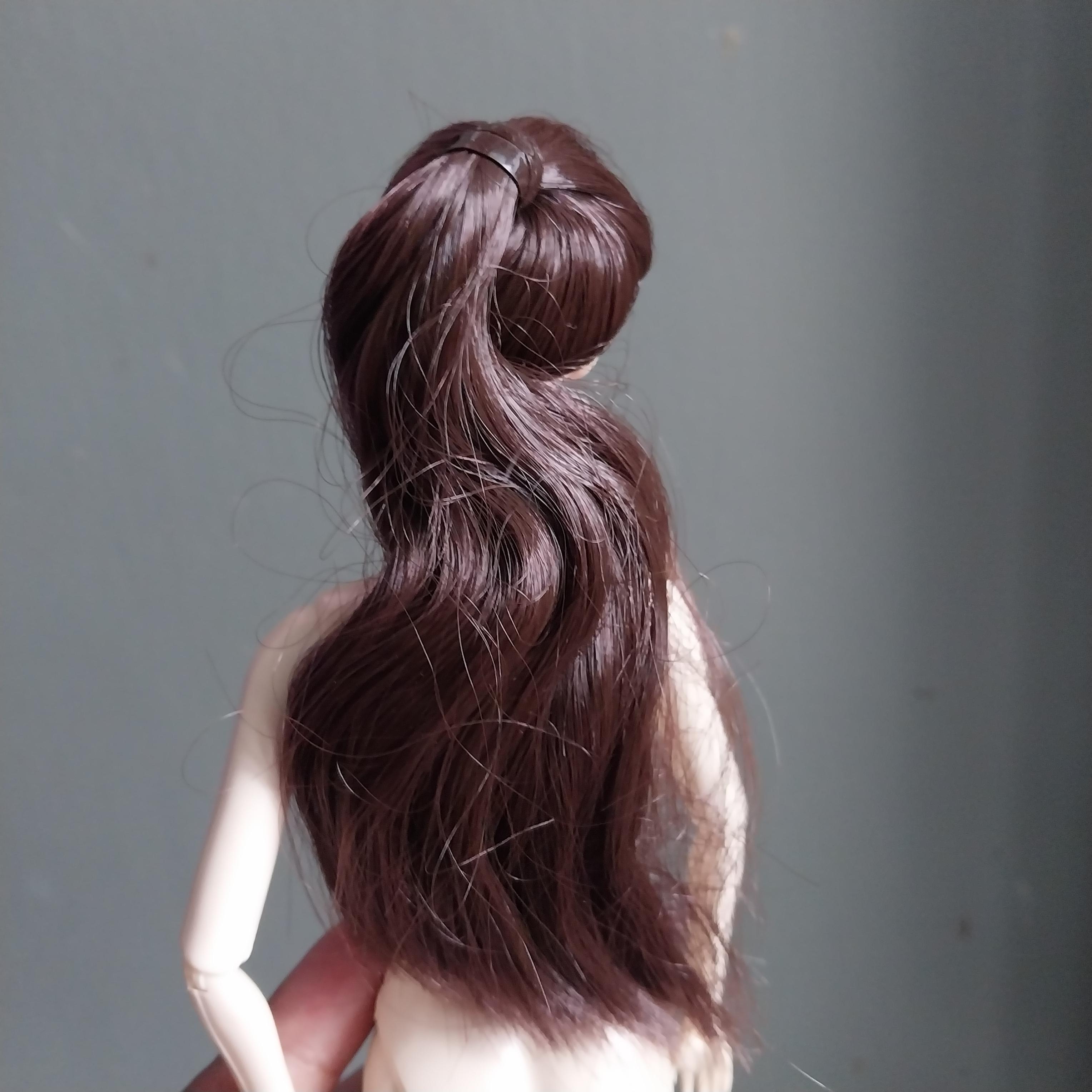 มีหลายภาพ ผมปักไม่เต็มหัว #ตุ๊กตาบาร์บี้ข้อต่อแบรนด์จากจีน ข้อต่อที่ข้อศอก ข้อมือ เอว หัวเข่า ข้อเท้า และมีนิ้วเท้า วัสดุดี **ผมปักไม่เต็มหัว