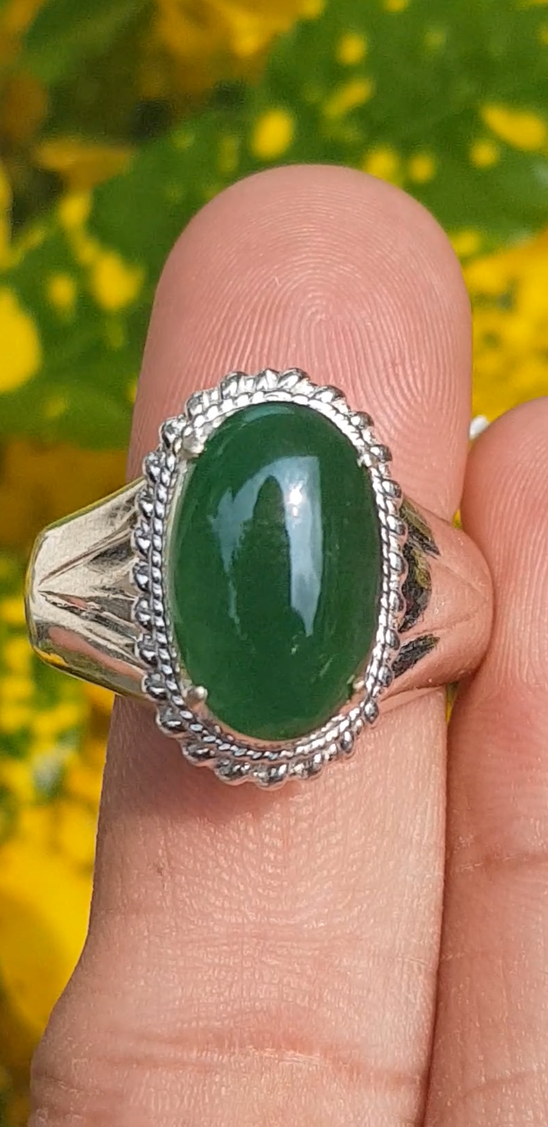 หยก พม่า แท้ Jade แหวนหยก 翡翠戒指 (Jadeite ring) 3.57 กะรัต (Cts.) (Size) 61 ดิบ ไม่ผ่านการปรับปรุง (Type A) พม่า (Myanmar)