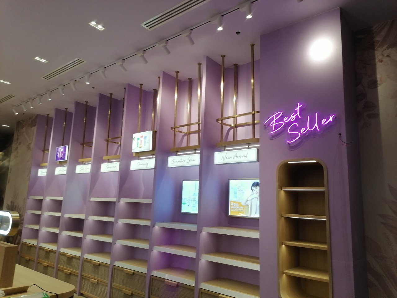 ไฟนีออน เฟค