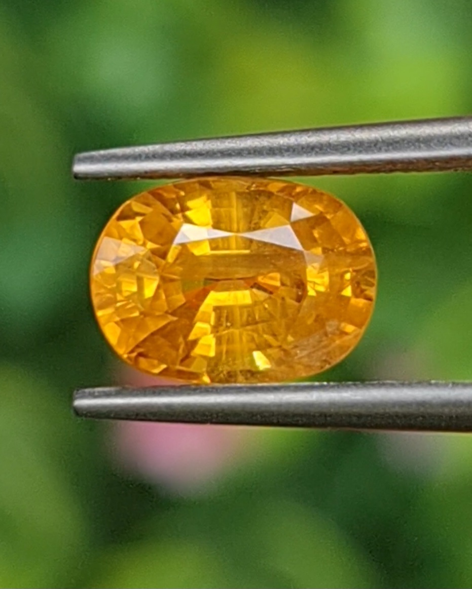 พลอย บุษราคัม yellow sapphire 2.66 กะรัต (Cts.) พลอยแท้ อัญมณีมงคลประจําวันเกิด เครื่องประดับพลอย