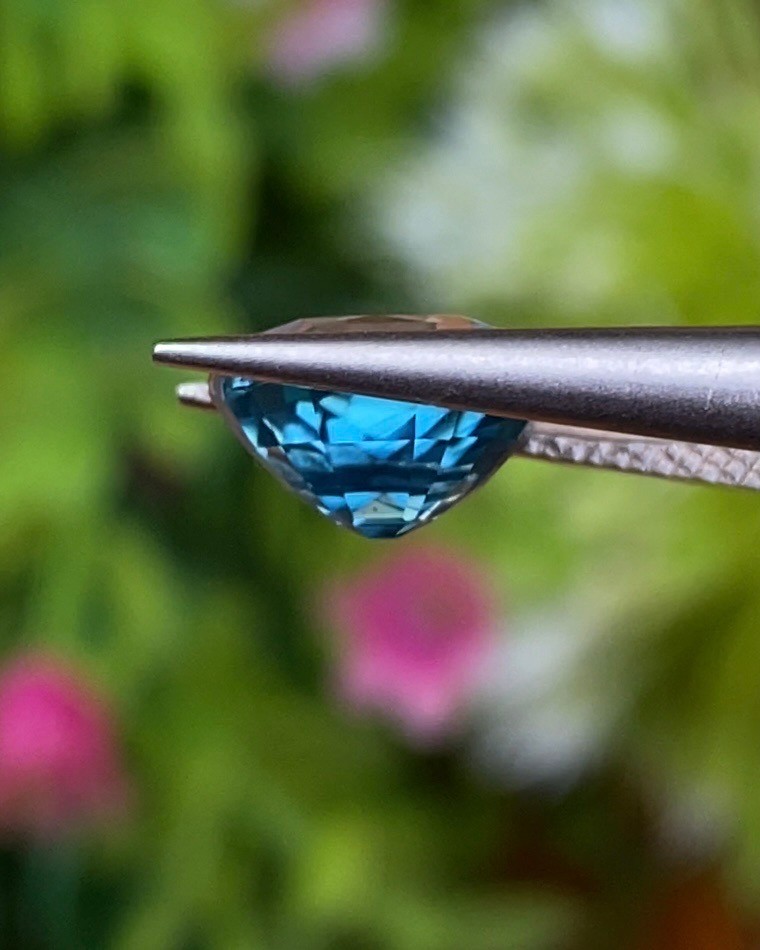 พลอย เพทาย (Zircon) 3.21 กะรัต (Cts.) พลอยแท้ อัญมณีมงคลประจําวันเกิด เครื่องประดับพลอย