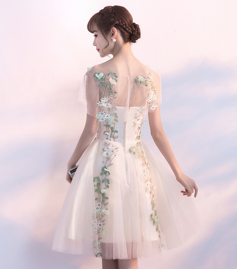 Pre-order ชุดราตรีสั้น เกาะอกพร้อมผ้าคลุมไหล่ ปักดิ้นรูปดอกไม้ทั้งชุด สวยหรู (ซิปหลัง)