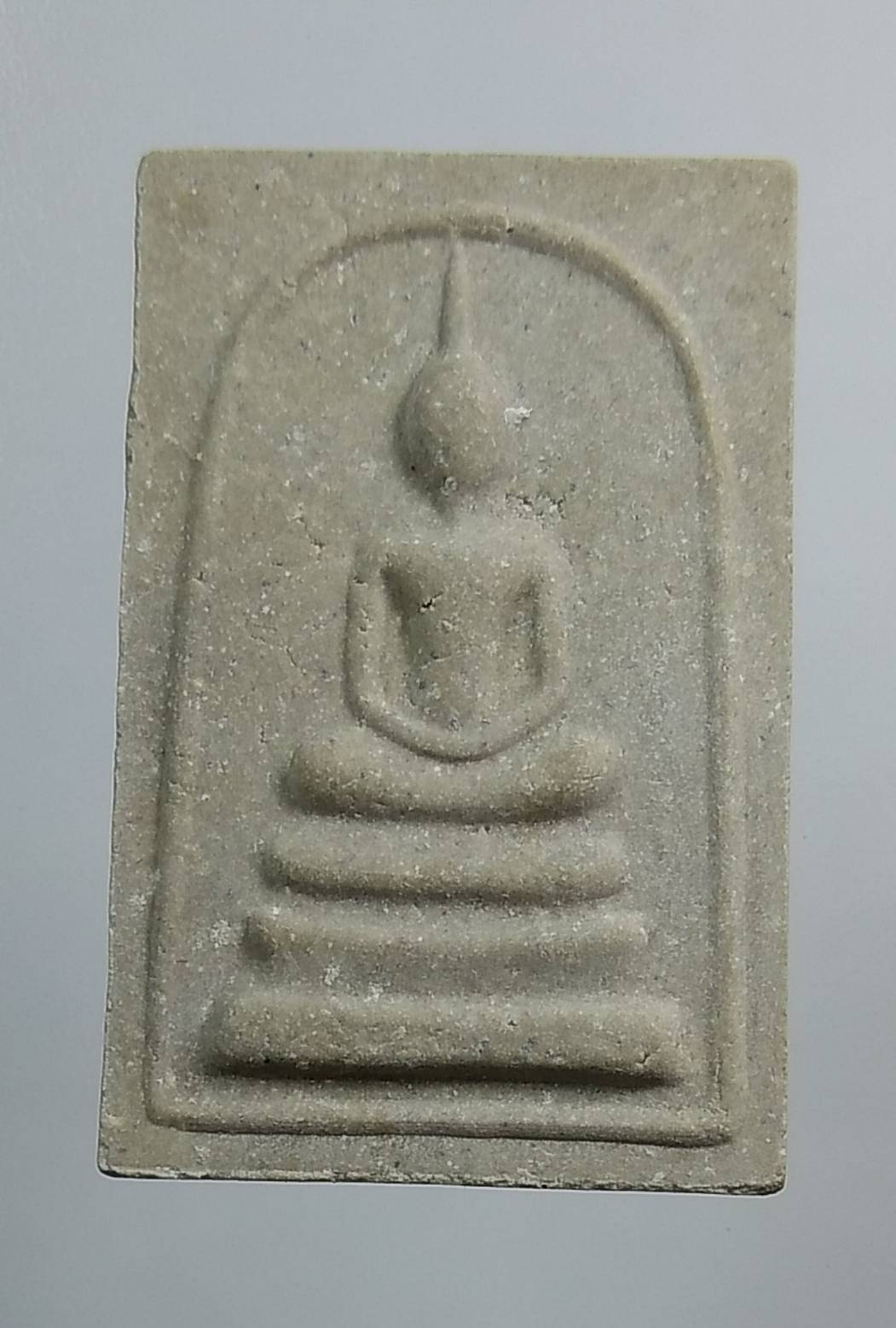 ก076 หลวงพ่อสาคร วัดหนองกรับ จ.ระยอง พระสมเด็จผงพรายกุมาร หลังยันต์ฝังพลอย ปี2552