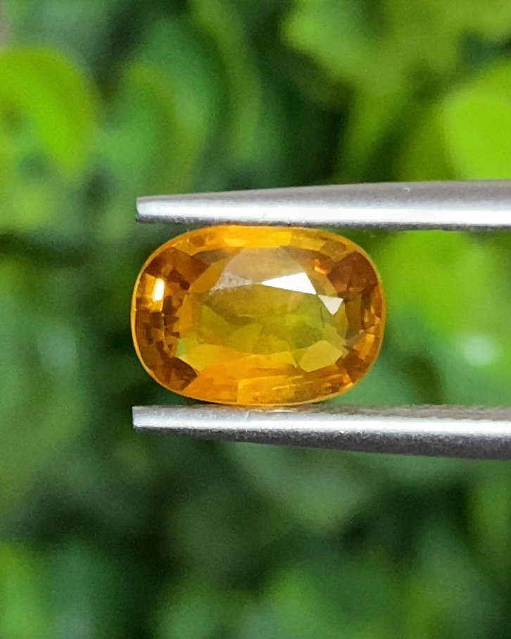 พลอย บุษราคัม yellow sapphire 1.38 กะรัต พลอยแท้ อัญมณีมงคลประจําวันเกิด เครื่องประดับพลอย