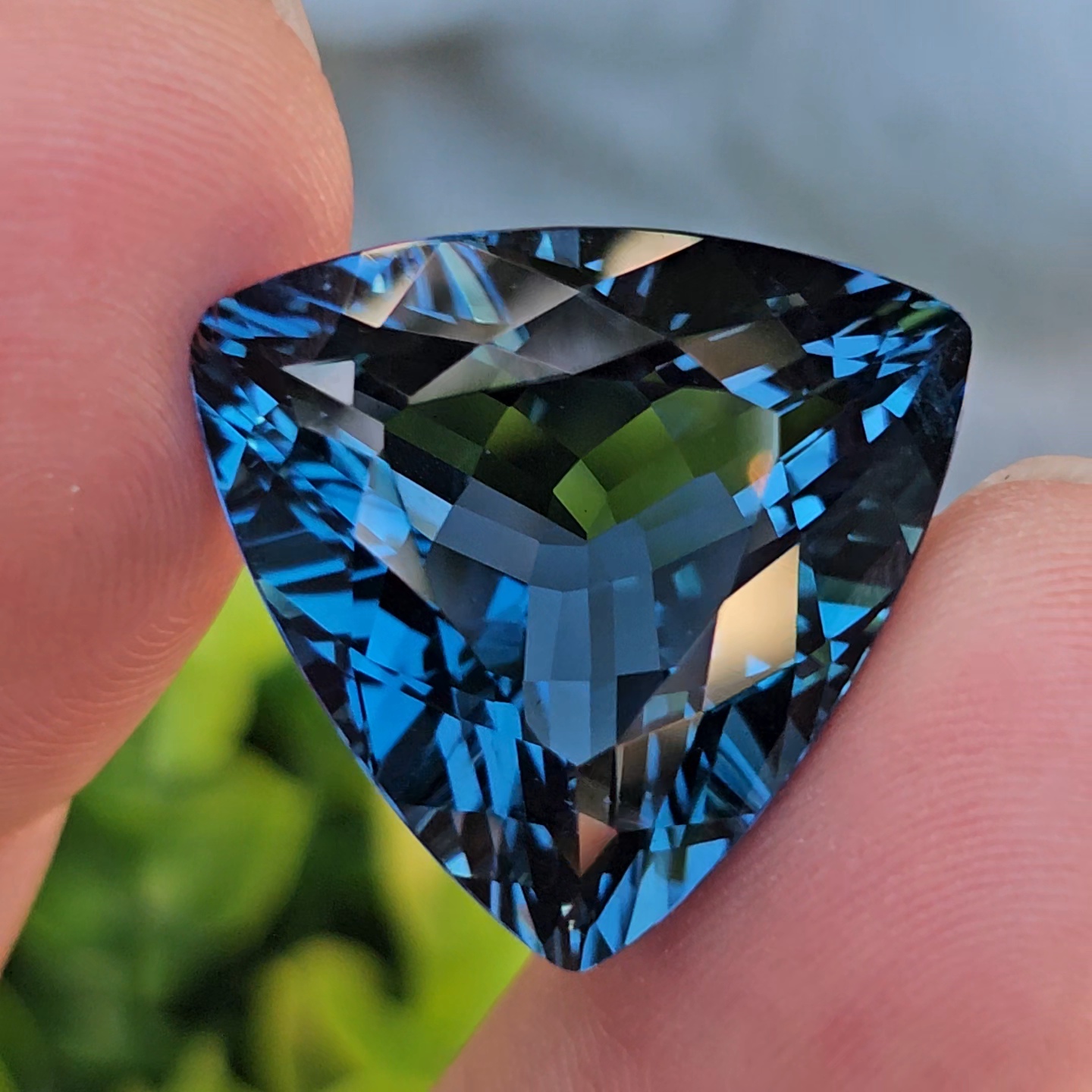 พลอย บลู โทแพซ (Blue Topaz) 23.80 กะรัต (Cts.) พลอยแท้ อัญมณีมงคลประจําวันเกิด เครื่องประดับพลอย