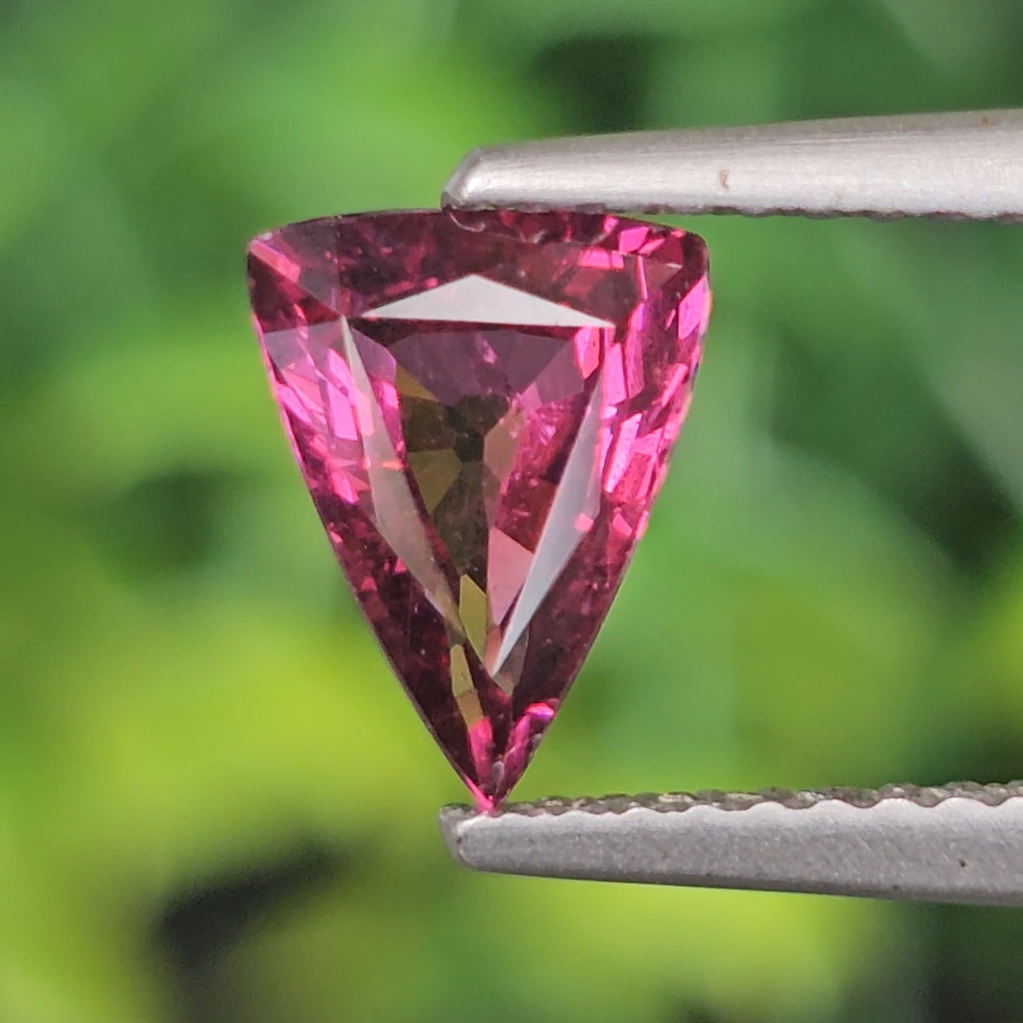 พลอย อุมบาไลต์ การ์เน็ต Umbalite Garnet 1.10 กะรัต (Cts.) ดิบ Unheated ลอยแท้ อัญมณีมงคลประจําวันเกิด เครื่องประดับพลอย