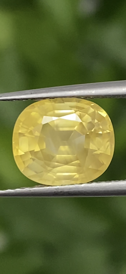 พลอย บุษราคัม Yellow Sapphire 3.56 กะรัต (Cts.) VVS พลอยแท้ อัญมณีมงคลประจําวันเกิด เครื่องประดับพลอย