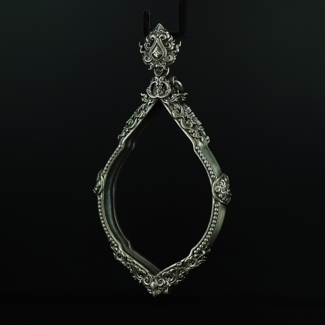 (แบบที่6) กรอบเนื้อไวท์บรอนซ์รมซาติน สำหรับองค์พระขนาด ความสูง 4.6 เซนติเมตร ความกว้าง 3.2 เซนติเมตร