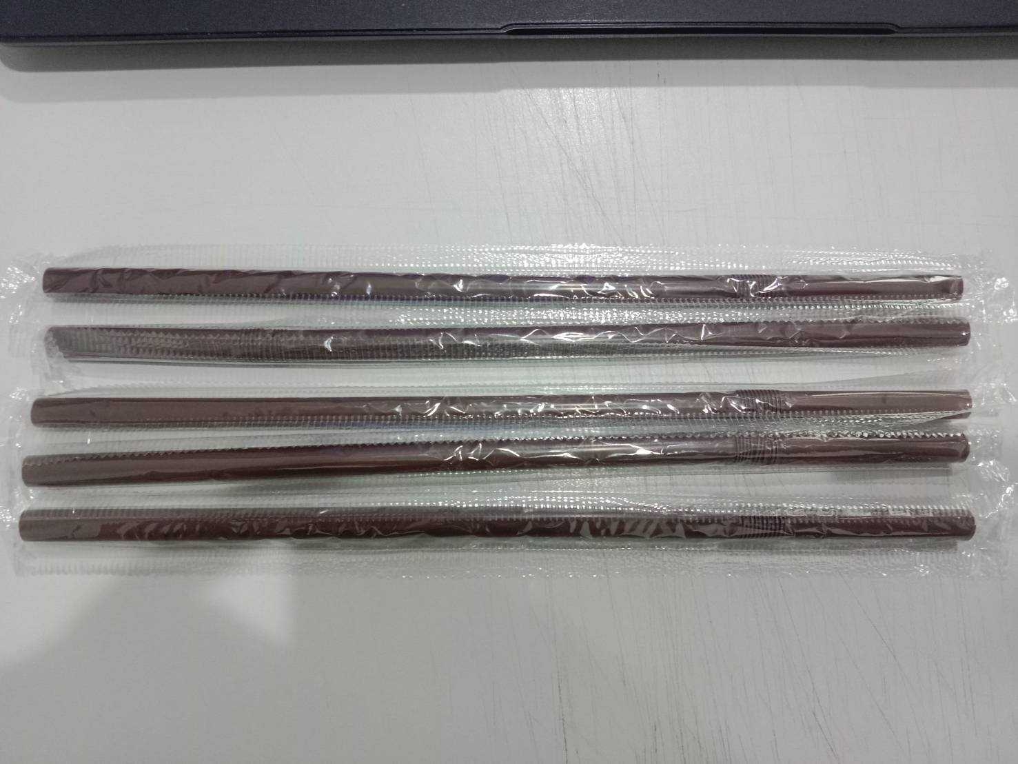 หลอดหักงอ 8 มม. ยาว 23.5 ซม. สีน้ำตาล ห่อฟิล์มใส