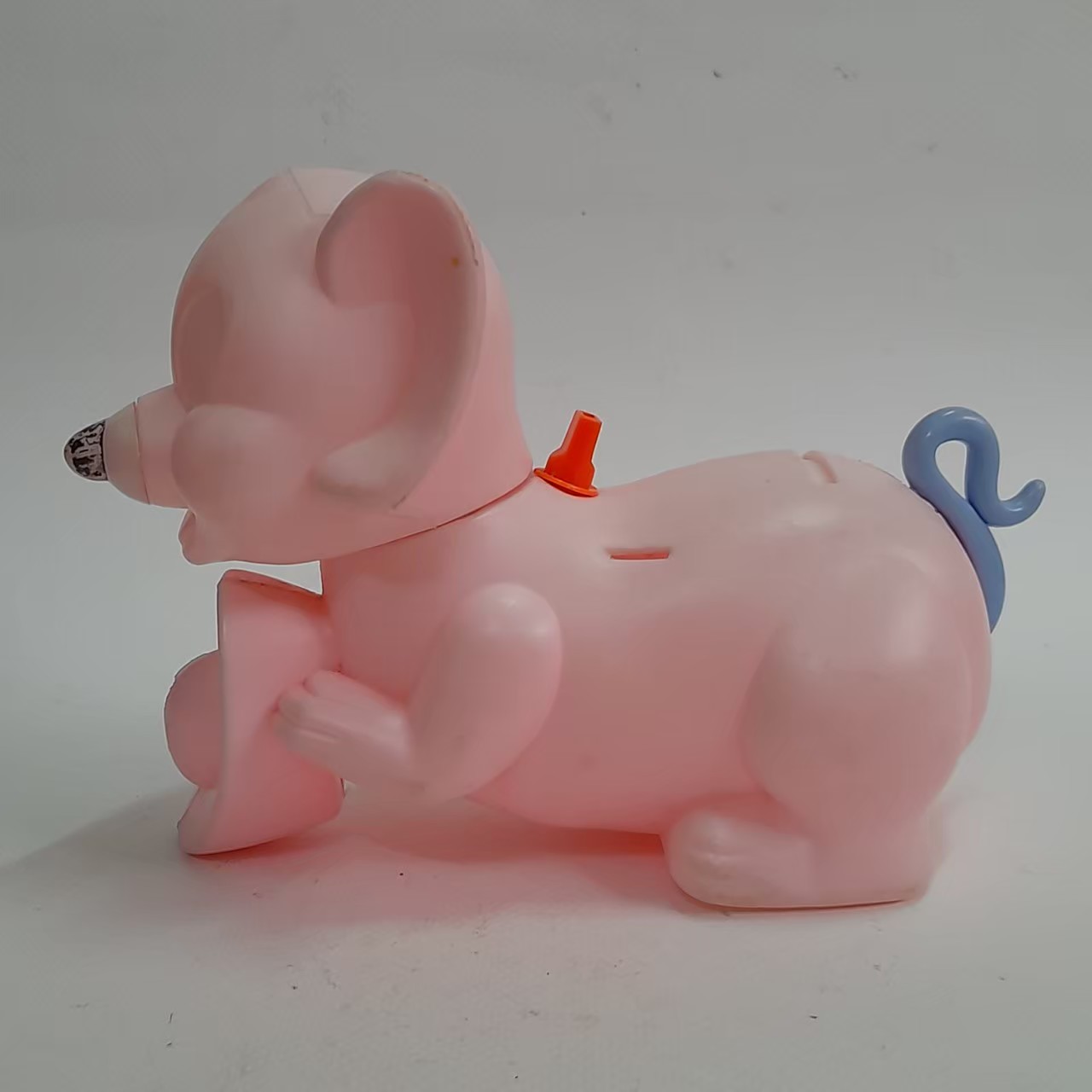 กระปุกออมสินเรโทร**มีหลายภาพ มีรอยสีเลอะเลือนบ้างงานโปร่ง งานไทย มีตราปั๊มที่ก้น ขนาดตามรูป มือสองสภาพดี