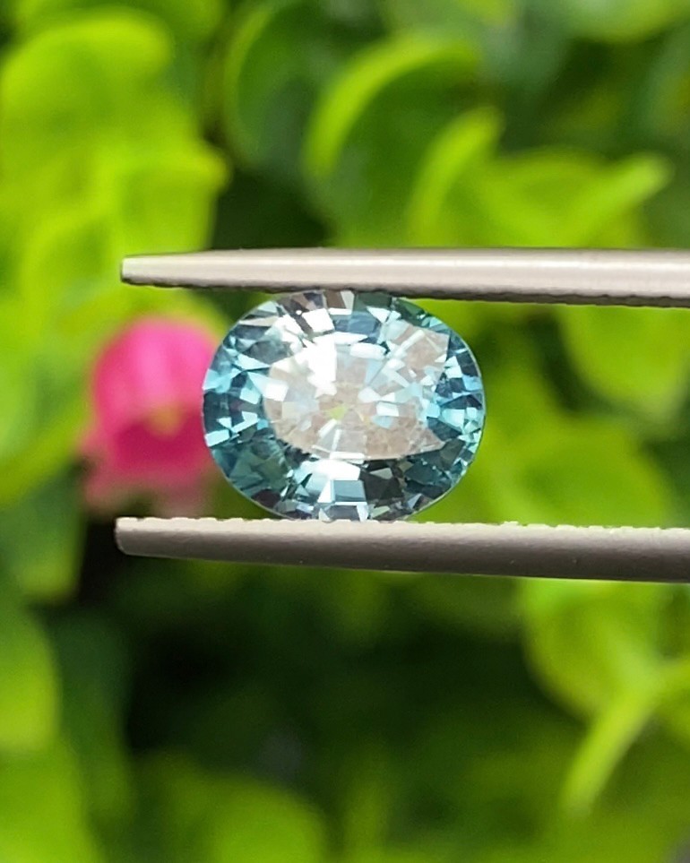 พลอย เพทาย Natural Zircon 2.48 กะรัต (Cts.) พลอยแท้อัญมณีมงคล ประจําวันเกิด เครื่องประดับพลอย