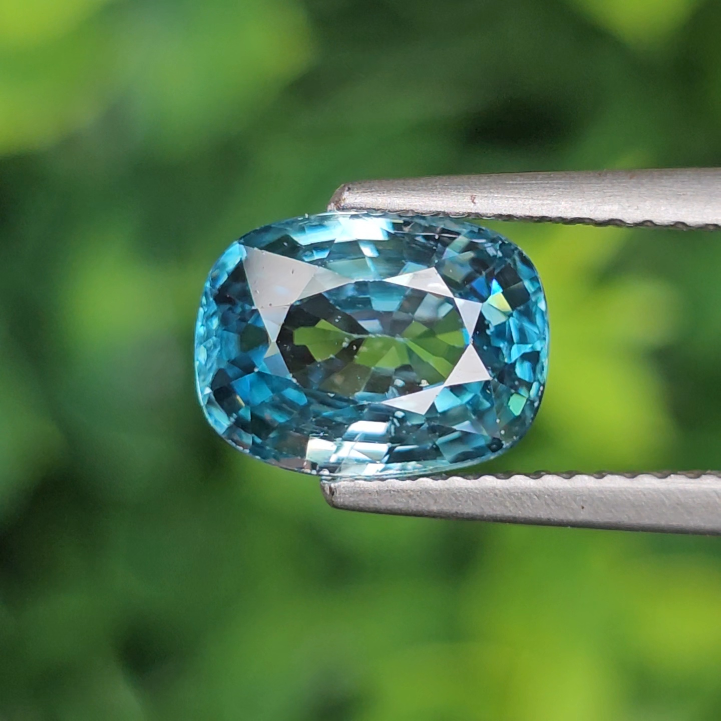 พลอย เพทาย (Zircon) 3.50 กะรัต (Cts.) พลอยแท้ อัญมณีมงคลประจําวันเกิด เครื่องประดับพลอย