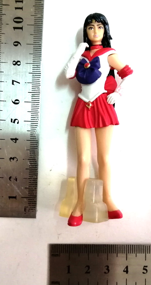 ของเล่น ของสะสม กาชาปองเซเลอร์มาร์ส sailor mars ชุดพิเศษ จากชุด live action ทีวีซีรีย์ ที่แกะหน้าจากนักแสดงจริง คือเคย์โกะ คิึิตากาว่า( keiko kitagawa)ที่รับบทsailor marsในสมัยนั้น กาชาปองตัวนี้สูง 11ซม. พร้อมฐานน้ำแข็งครบ สภาพสะสม เก่าเก็บ