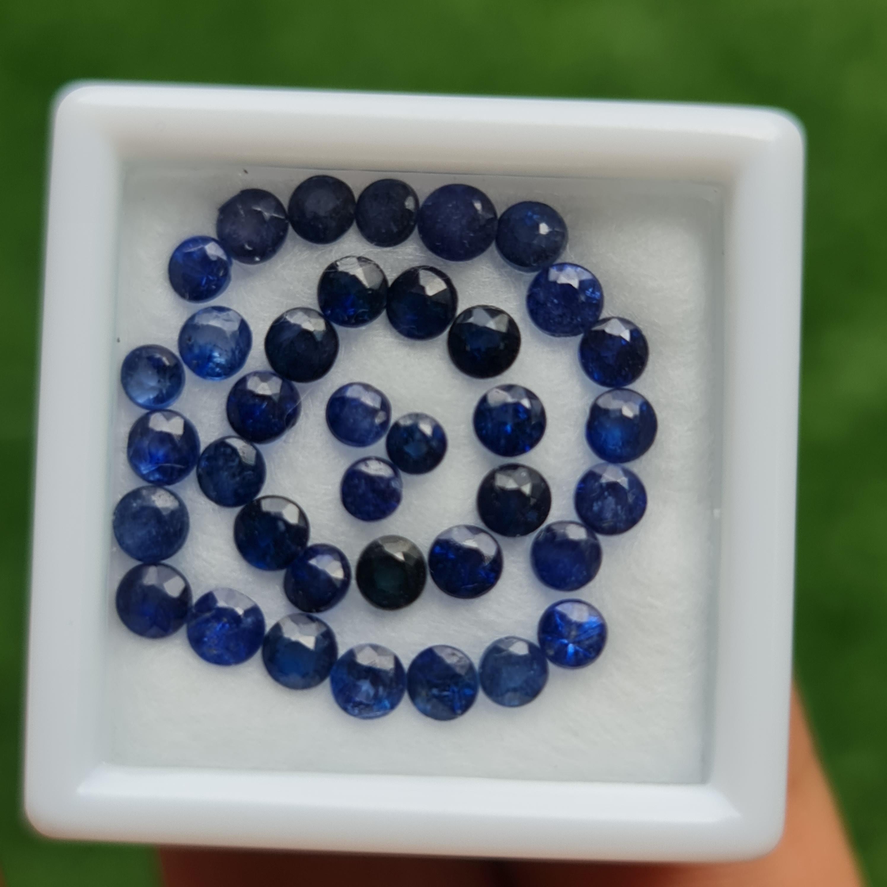 พลอย ไพลิน blue sapphire 5.92 กะรัต (Cts.) 55 เม็ด (pcs.) พลอยแท้ อัญมณีมงคลประจําวันเกิด เครื่องประดับพลอย