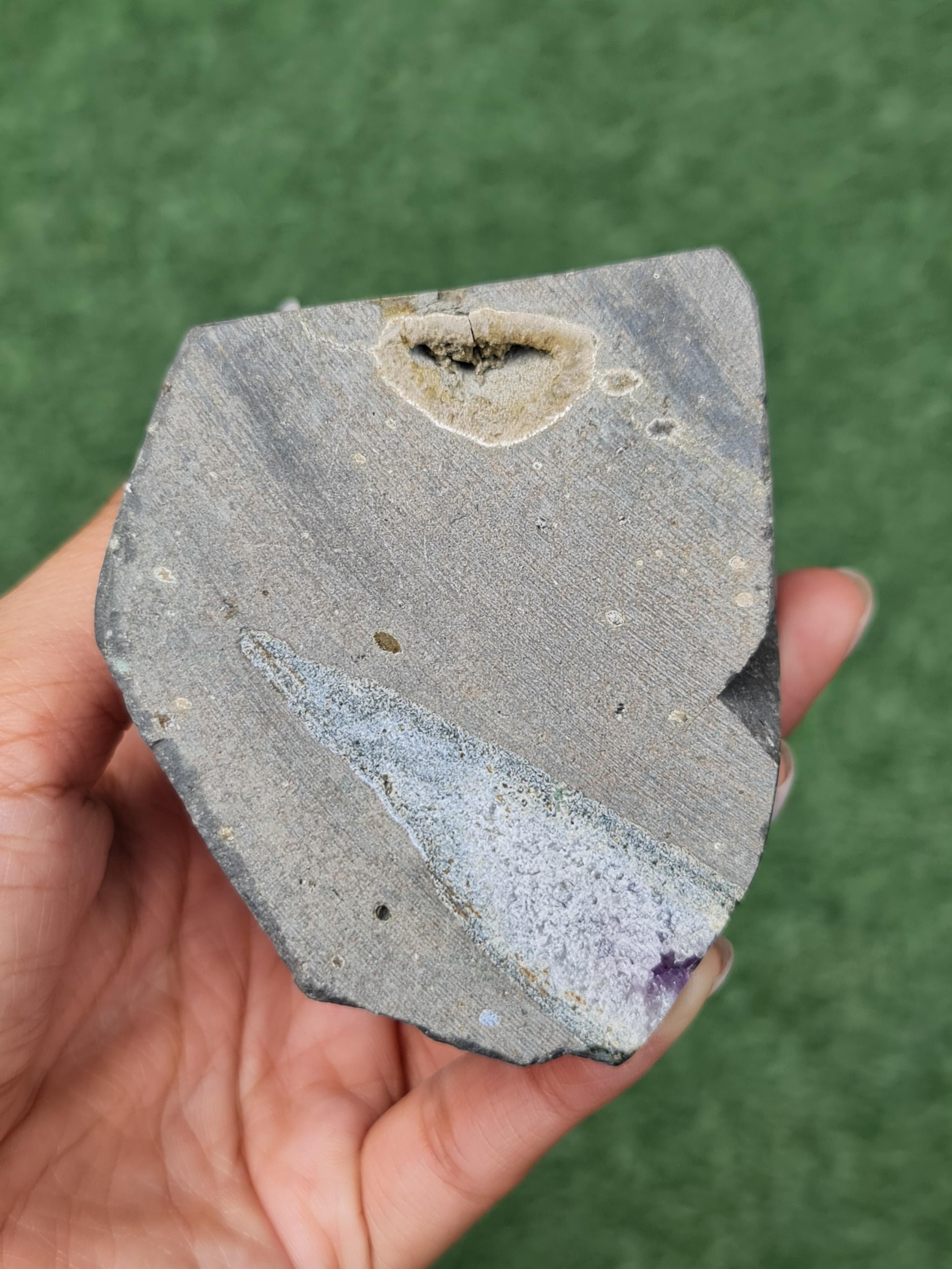 ก้อน ผลึก อเมทิส จีโอด Amethyst Geode 511 กรัม (grams.) พลอยแท้ อัญมณีมงคลประจําวันเกิด เครื่องประดับพลอย