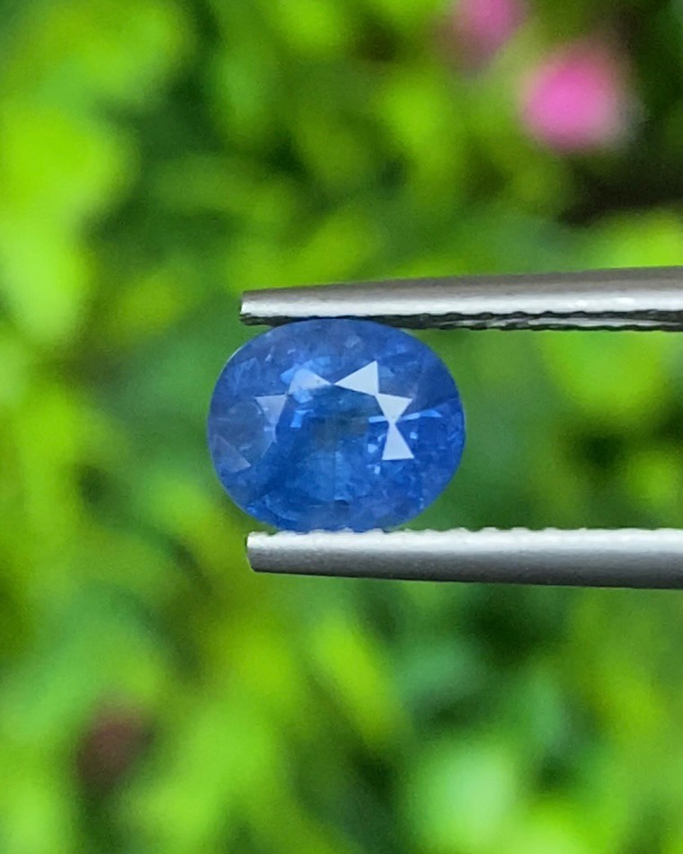 พลอย ไพลิน Blue Sapphire 1.66 กะรัต (Cts.) พลอยแท้ อัญมณีมงคลประจําวันเกิด เครื่องประดับพลอย