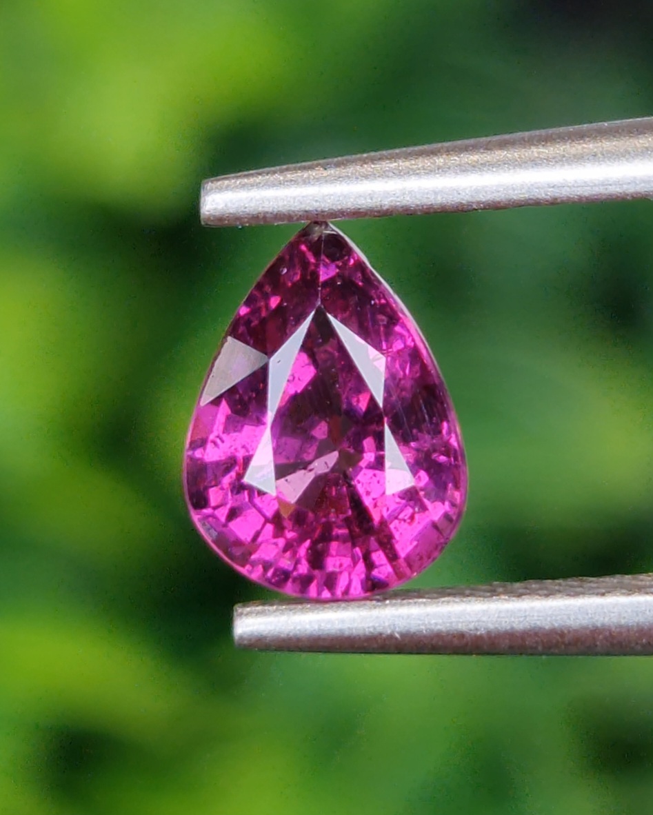 พลอย โรโดไลต์ กาเน็ท Rhodolite Garnet 1.26 กะรัต Cts.พลอยแท้ อัญมณีมงคลประจําวันเกิด เครื่องประดับพลอย