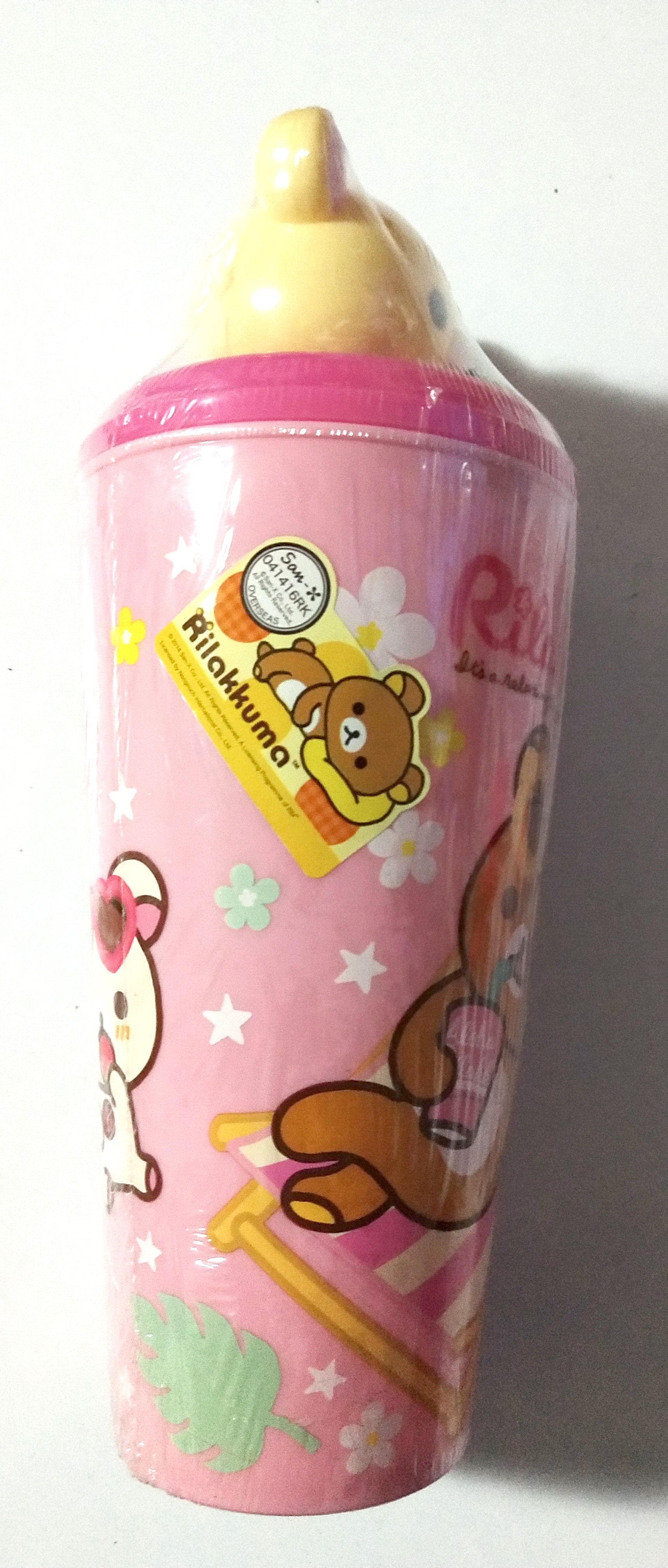 ของสะสม แก้วน้ำพลาสติกสีชมพูลายรีลัคคุมะ Rilakkuma พร้อมท็อปเปอร์หัวหมีรีลัคคุมะสีขาว