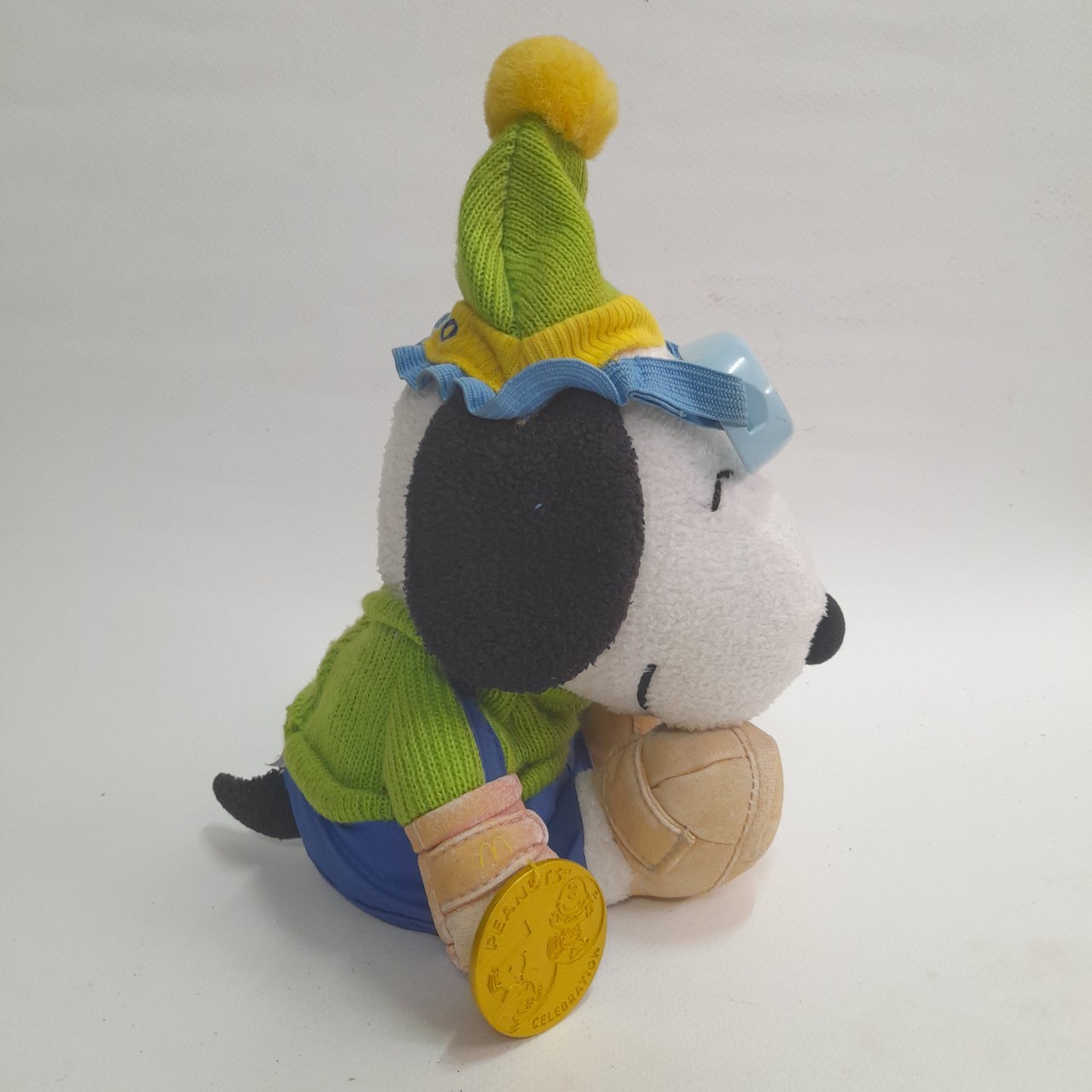 ตุ๊กตาผ้า สนู๊ปปี้ พรีเมี่ยม แมคโดนัลด์ งานเก่าเก็บมือสอง *** มีรอยถลอกบางจุด ก้นกางเกงบริเวณหางมีช่องโหว่ตามภาพ ขนาดตามรูป