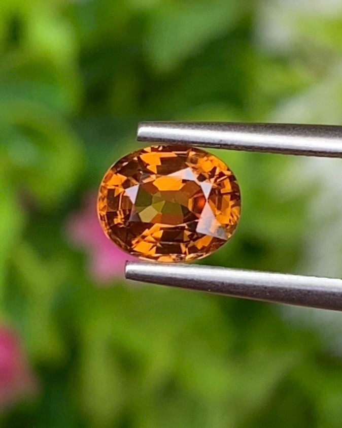 พลอย เพทาย (Zircon) 1.38 กะรัต (Cts.) พลอยแท้ อัญมณีมงคลประจําวันเกิด เครื่องประดับพลอย