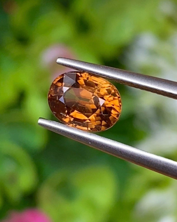 พลอย เพทาย (Zircon) 1.85 กะรัต (Cts.) พลอยแท้ อัญมณีมงคลประจําวันเกิด เครื่องประดับพลอย