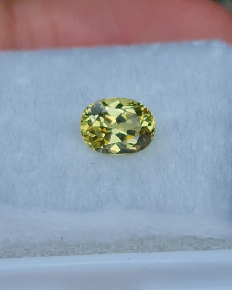 พลอย คริโซเบริล (Chrysoberyl) 1.13 กะรัต (Cts.) พลอยแท้ อัญมณีมงคลประจําวันเกิด เครื่องประดับพลอย