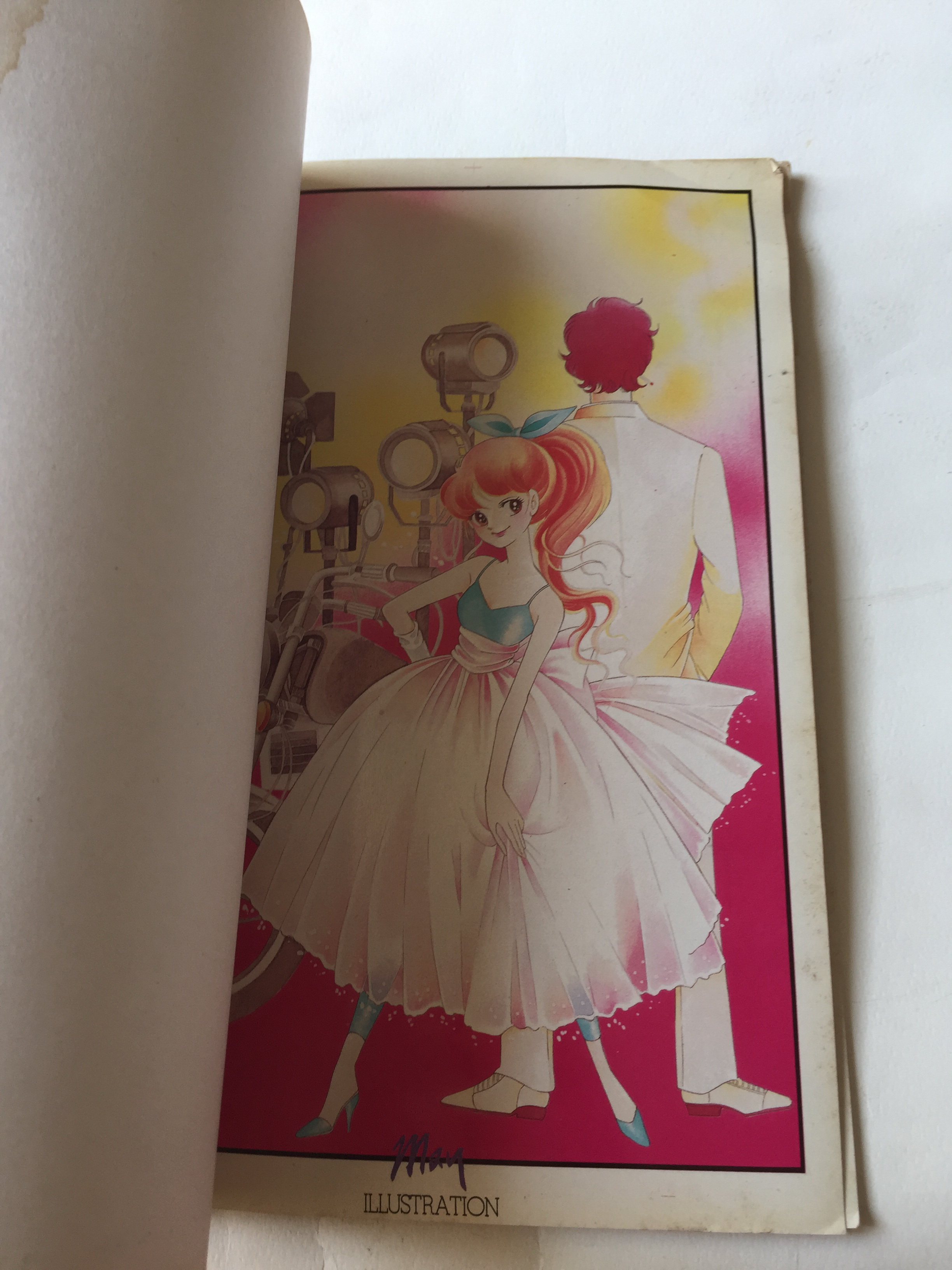 หนังสือภาพเก่า May Illustrations ภาพการ์ตูนสวย ภาพสีทั้งเล่ม ลายเส้นจาก คุณเมย์ ***แต่ละแผ่นหลุดจากสัน มีรอย ตามภาพ ผลงานโดย May, Present โดย Main Point ชุดที่ 1 ปี 1986