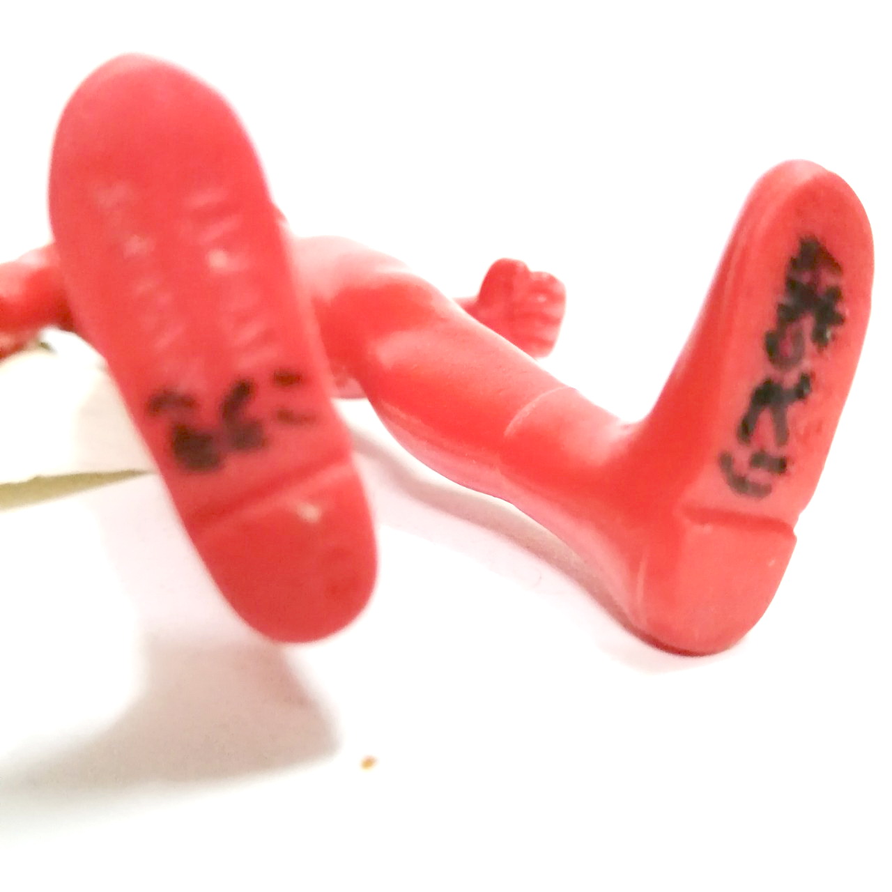 ซอฟ6.5 -7 นิ้ว ขนาดตามรูป อุลตร้าเซเว่น มีรอยถชอกบ้าง และมีรอยปากกาที่ใต้เท้า พิจารณาก่อนซื้อ