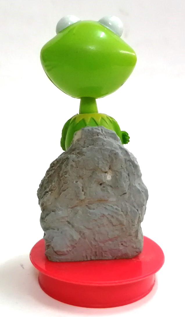 ของสะสม ท๊อปเปอร์กบเคอร์มิท Kermit the Frog จากหุ่นมหาสนุก ( the muppets show) ตัวนี้เป็นรุ่นใหม่ ของดีสนีย์ Disney ขนาดสูง10 ซม. รวมฐานท๊อปเปอร์ เก่าเก็บสะสม