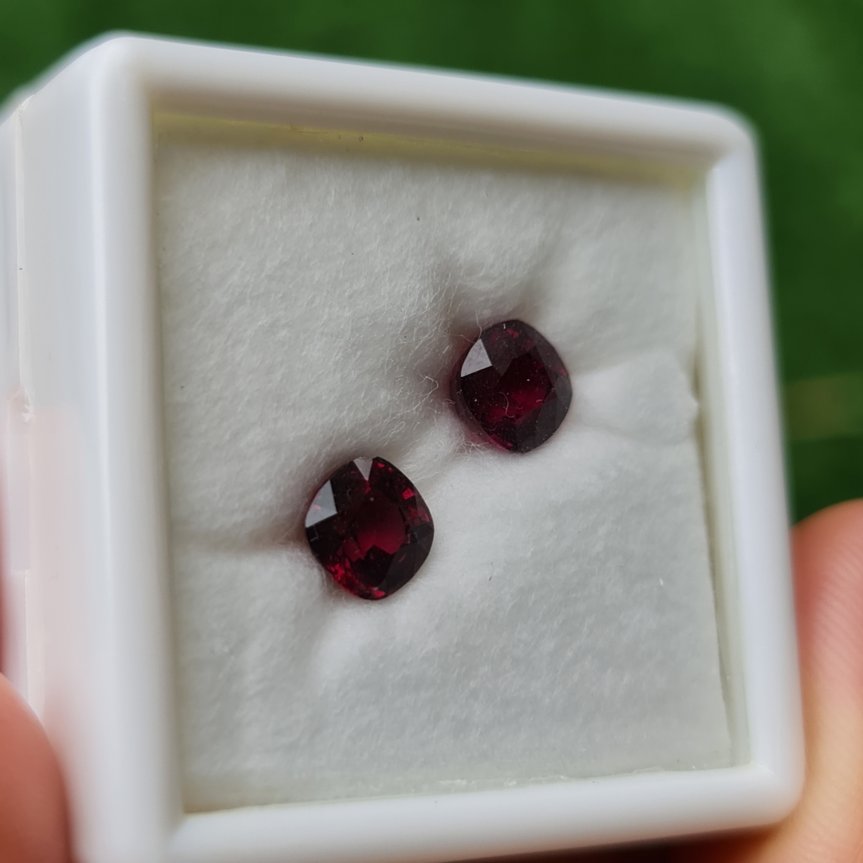 พลอย โรโดไลต์ การ์เน็ท Rhodolite Garnet 3.85 กะรัต (Cts.) พลอยแท้ อัญมณีมงคลประจําวันเกิด เครื่องประดับพลอย