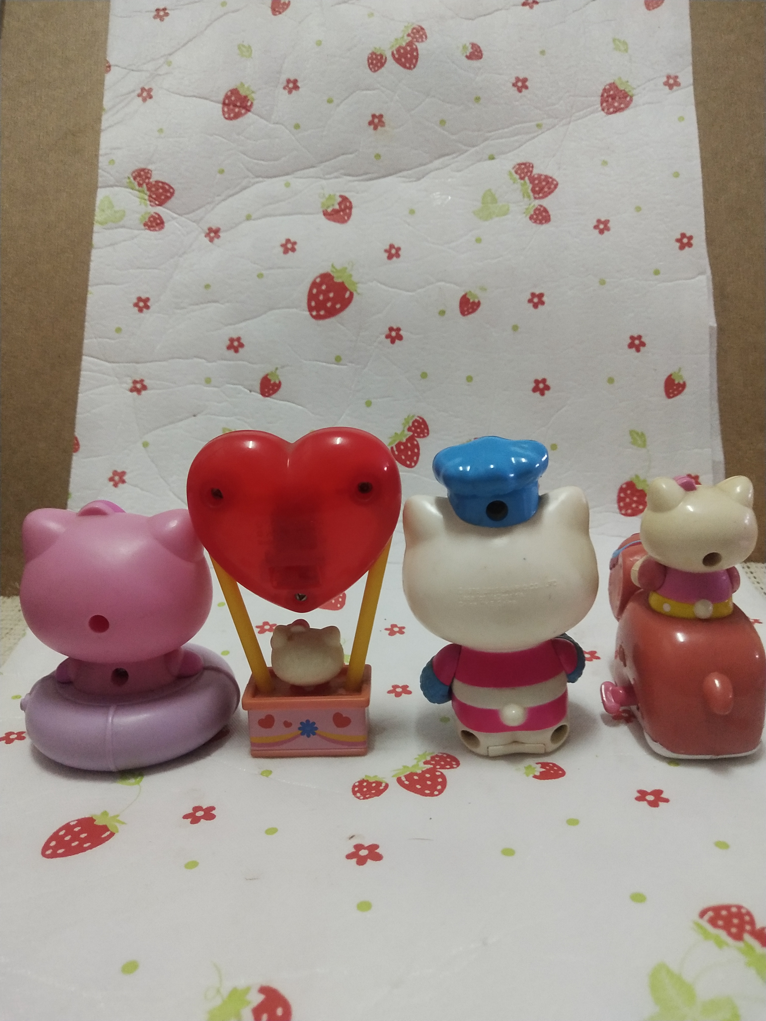 มีหลายภาพของสะสม จากแมคโดนัล และ มิสเตอร์โดนัท Hello Kitty คิตตี้ กรุณาเลือกแบบ ( ราคาตัวละ)