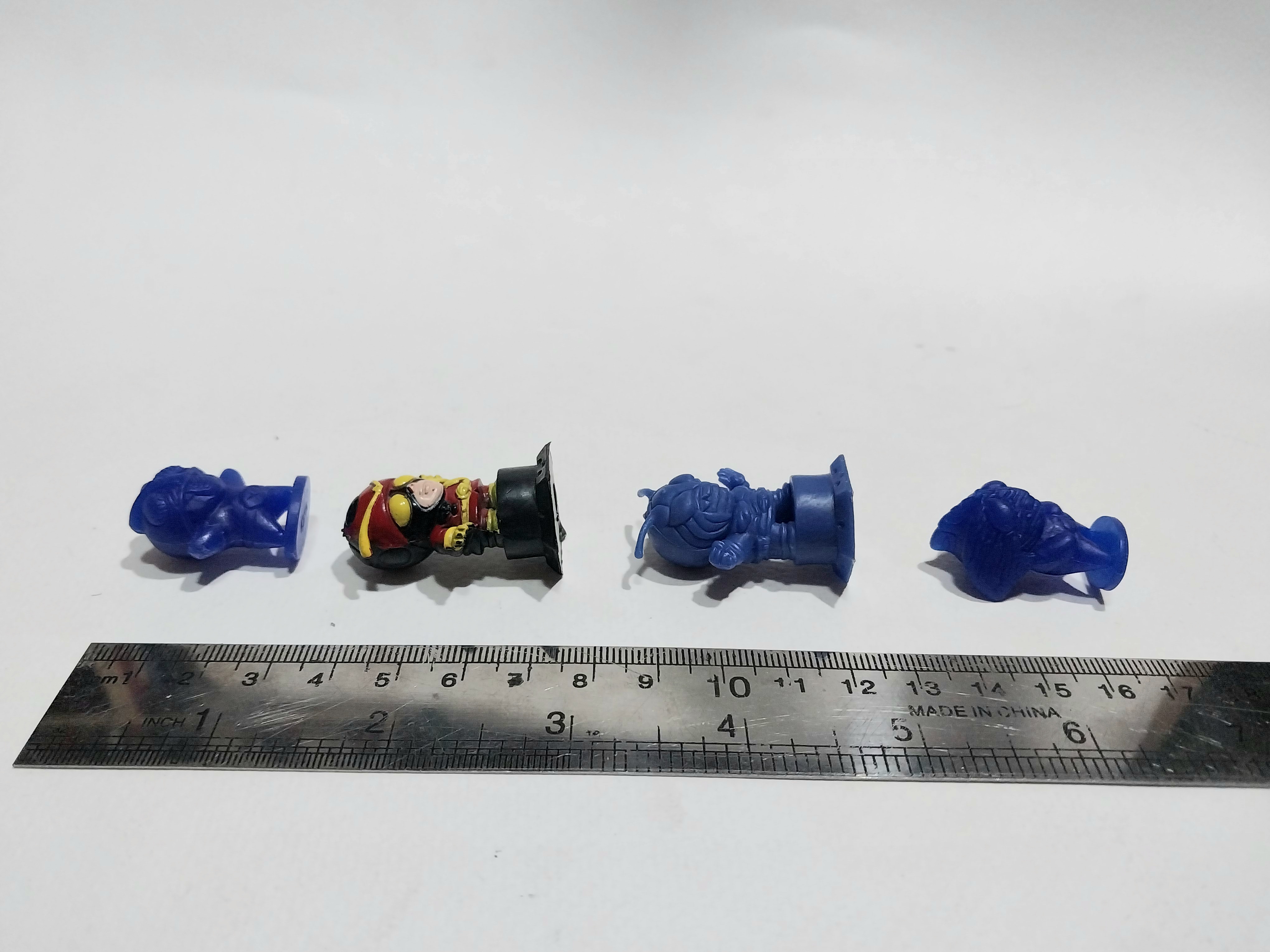 มีหลายภาพ ชุดSdมดแดงไรเดอร์ 4 ตัว ขนาดประมาณ 3 ซม.