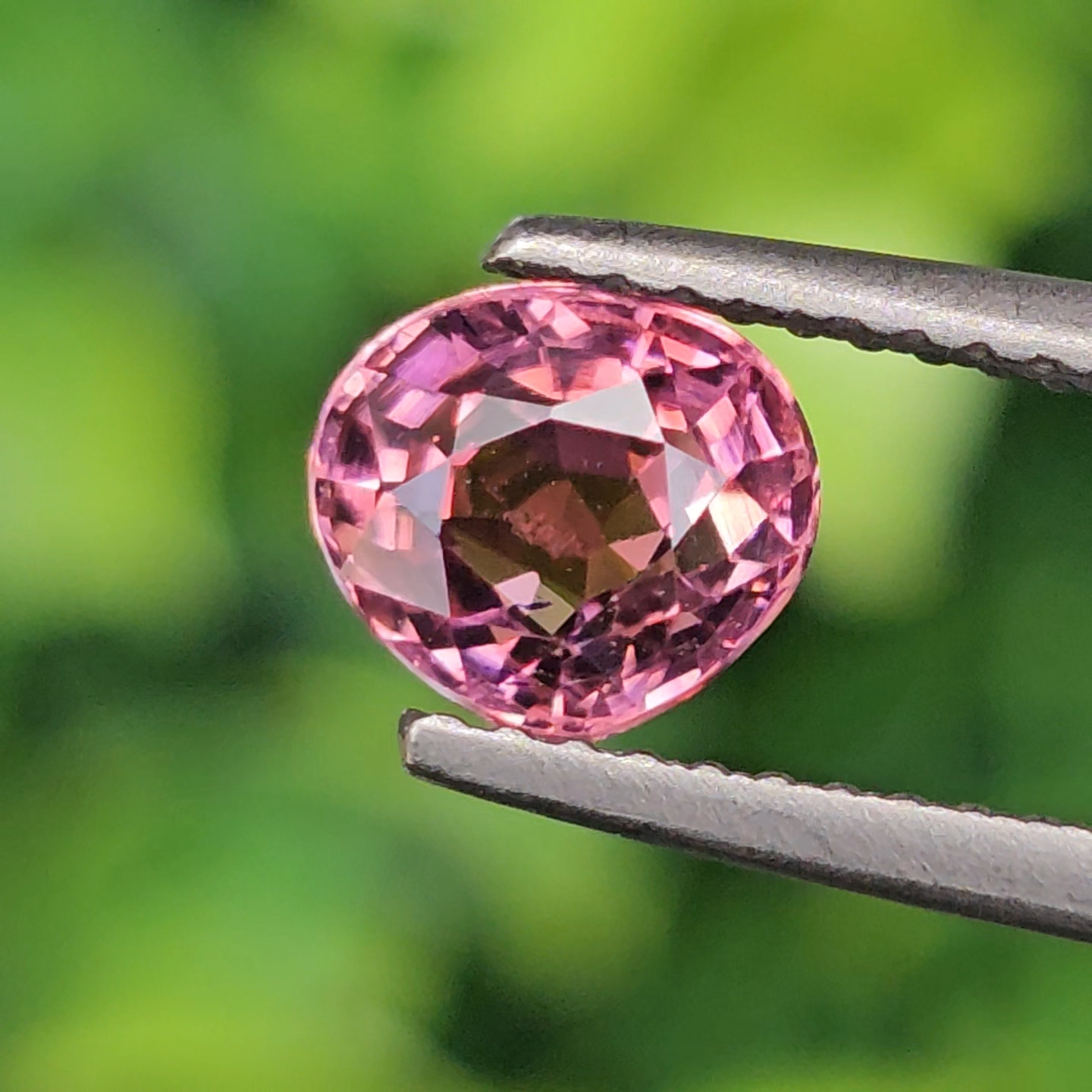 พลอย ชมพู ทัวร์มารีน (Pink Tourmaline) 1.34 กะรัต (Cts.) อัญมณีมงคลประจําวันเกิด เครื่องประดับพลอย