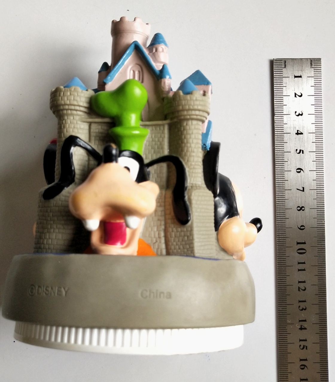ของสะสม ท็อปเปอร์ ปราสาทดิสนีย์ ตกแต่งด้วยหัวมิกกี้เมาส์ ,มินนี่เมาส์,กู๊ฟฟี่ , Disney castle Topper ,decorated with Mickey mouse's head, Minnie mouse's head and Goofy's head