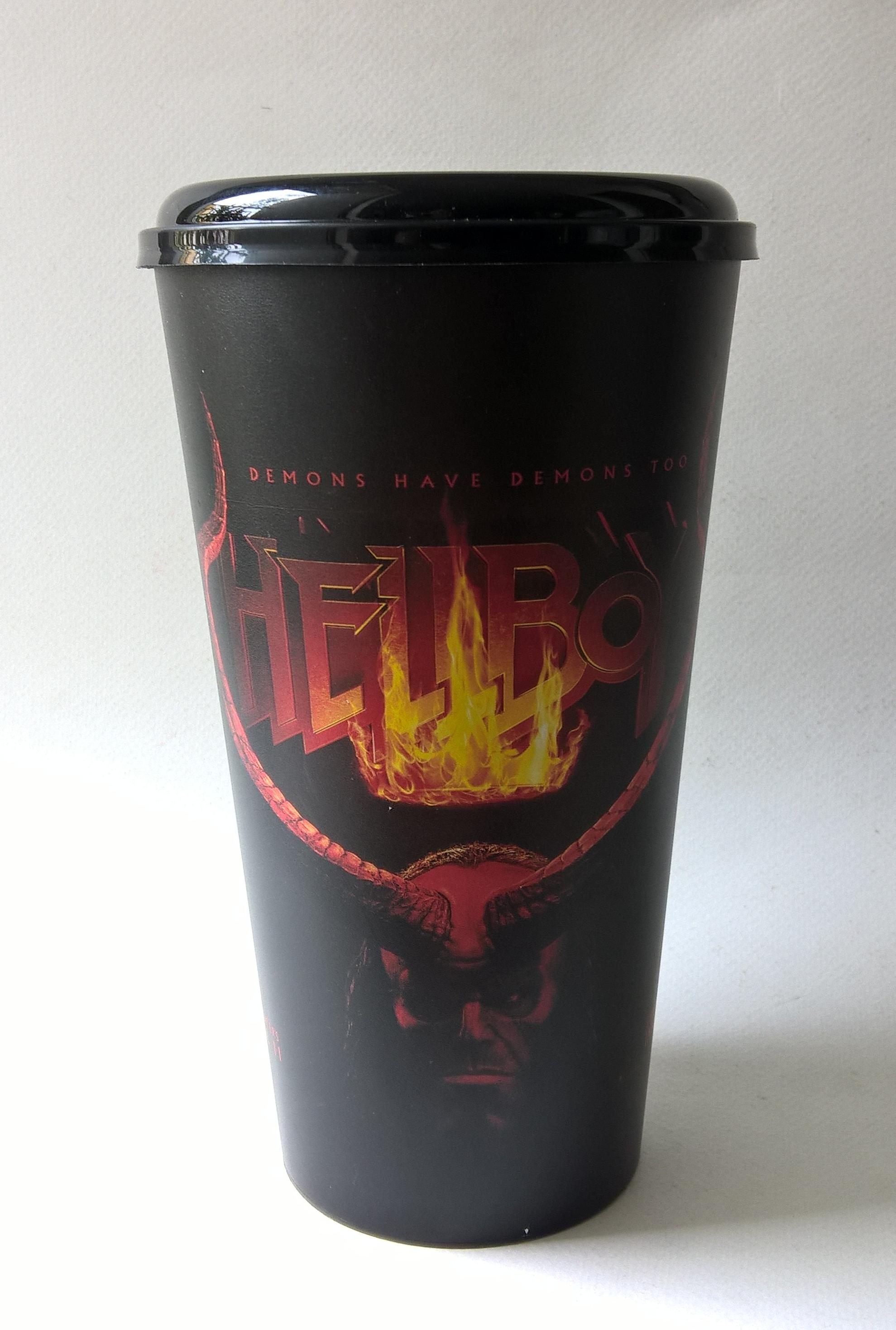 ของสะสมจากเมเจอร์ซีเเพล็กซ์ แก้วน้ำพลาสติกสีดำพิมพ์ลาย "เฮลบอย Hell Boy, the Demons Have DemonsToo", Movie collection from Major Cineplex, Hell Boy Collectible plastic bottle with lid , size's abt. 19*11 cm.