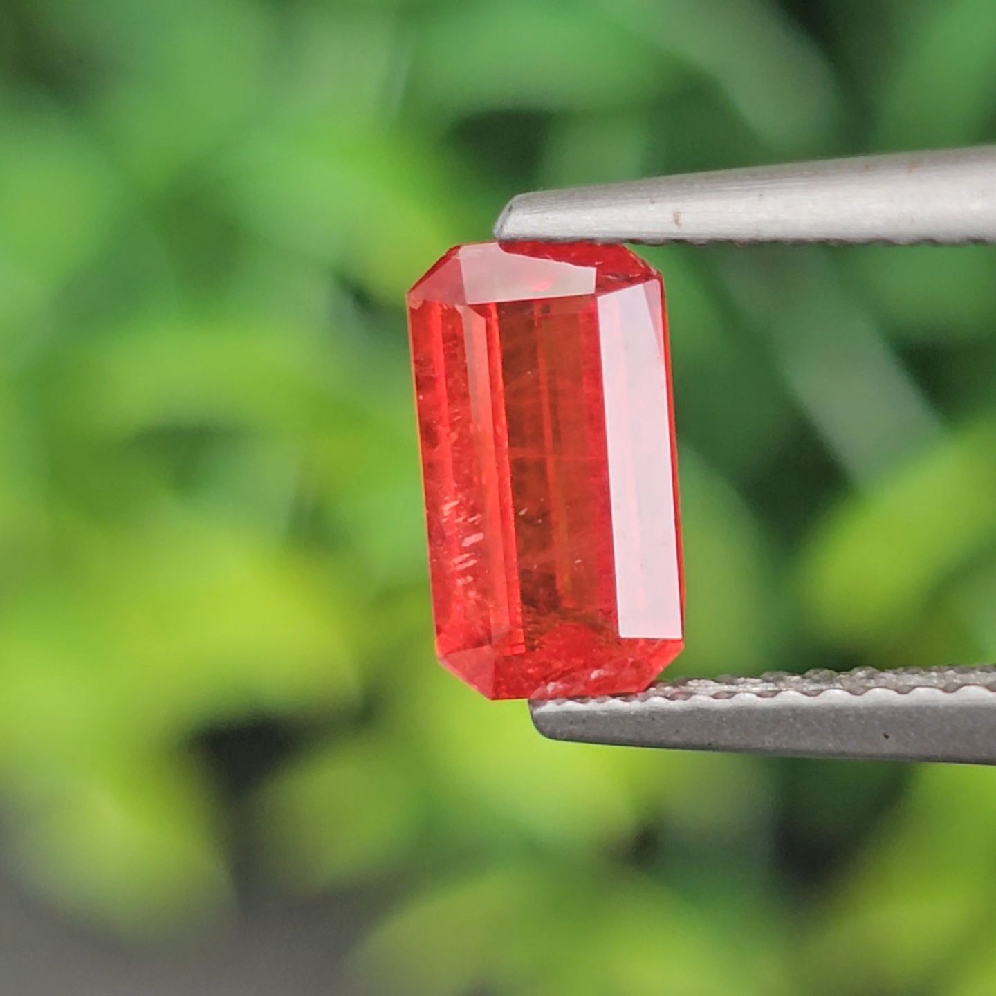 พลอย ออเรนจ์ แซฟไฟร์ Orange Sapphire 1.33 กะรัต (Cts.) พลอยแท้ อัญมณีมงคลประจําวันเกิด เครื่องประดับพลอย