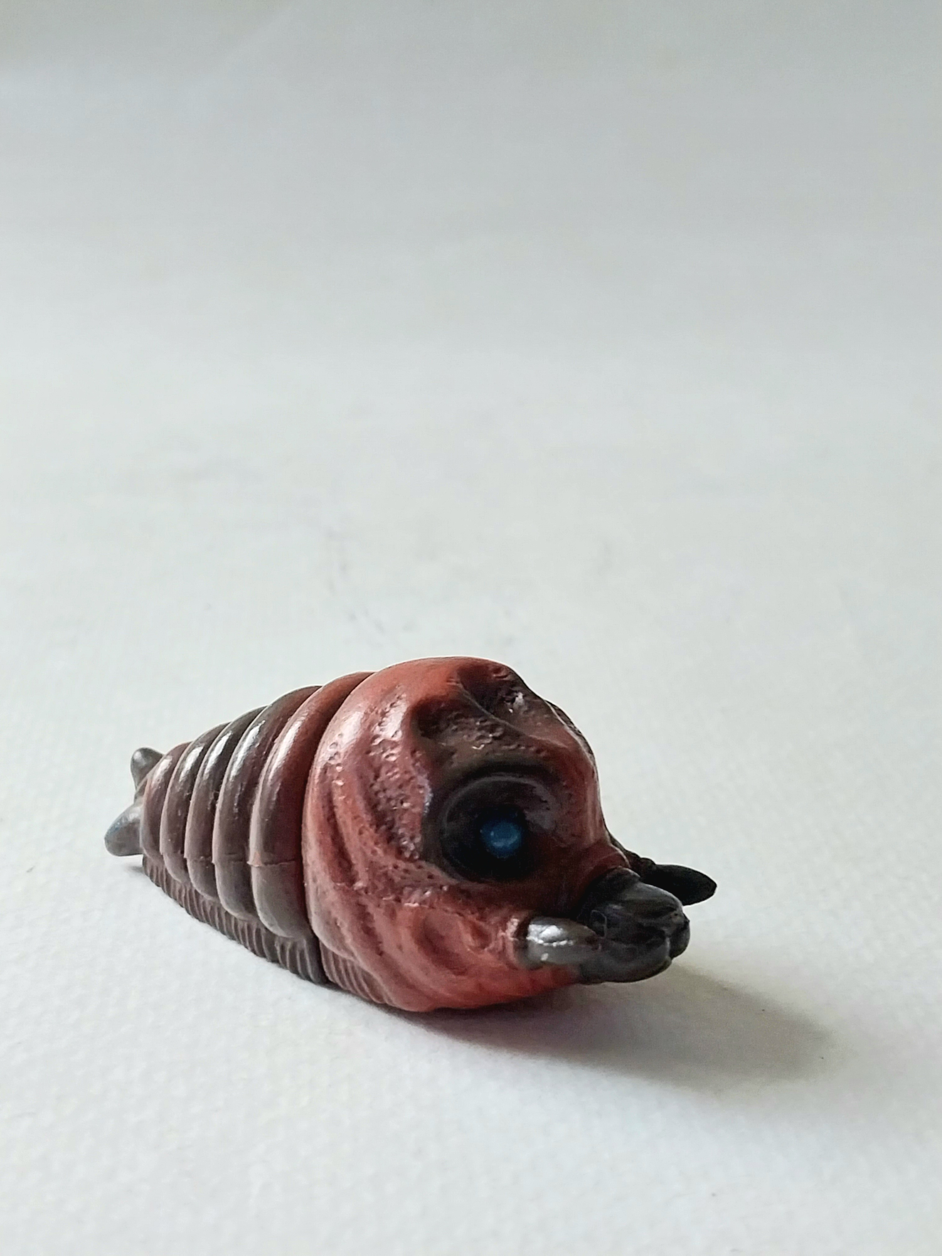 ฟิกเกอร์ยางตัน ขนาด2 นิ้ว หนอน มอธร่า จาก ก๊อตซิลล่า มือสองสภาพดีมีรอยบ้าง มีปั๊ม