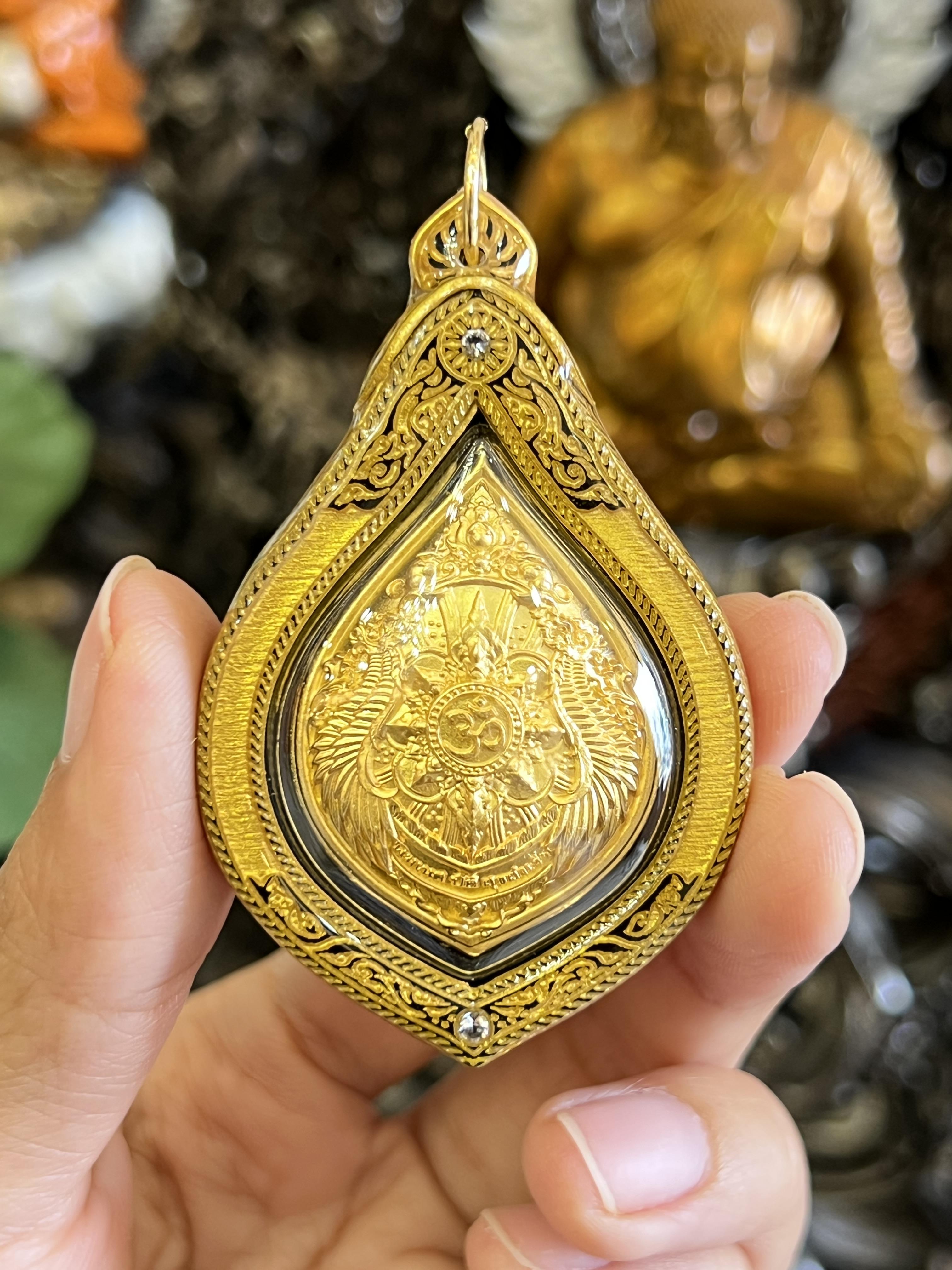 เหรียญพระพิฆเนศ รุ่น ปิติ สุขสำเร็จ เนื้อบรอนซ์ชุบทอง เลี่ยมอคริลิคลายขอบข้าง