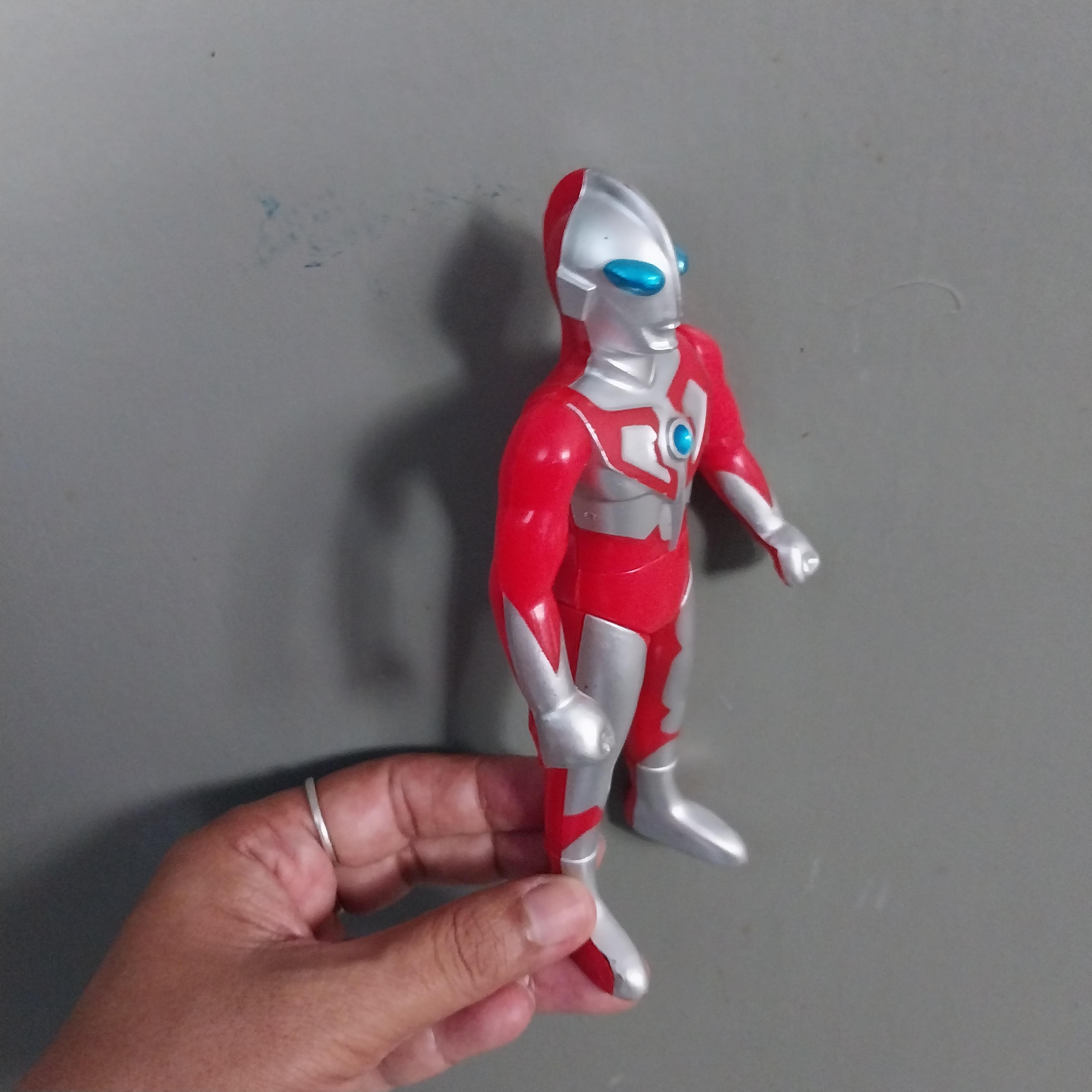 ***มีรอยบ้าง อุลตร้าแมน มิลเลนเนียน พลาสติก ของ เอเพ๊กซ์ทอยส์ งานเก่า หายาก ขนาดตามรูป ขยับแขน ขา ตัว ได้ ทำสีด้านเดียว