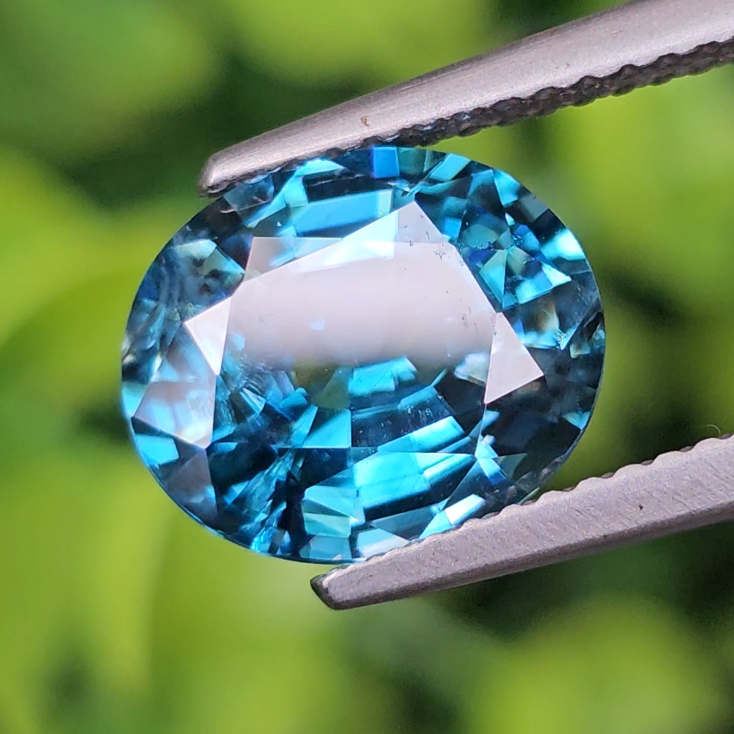 พลอย เพทาย (Zircon) 4.23 กะรัต (Cts.) พลอยแท้ อัญมณีมงคลประจําวันเกิด เครื่องประดับพลอย