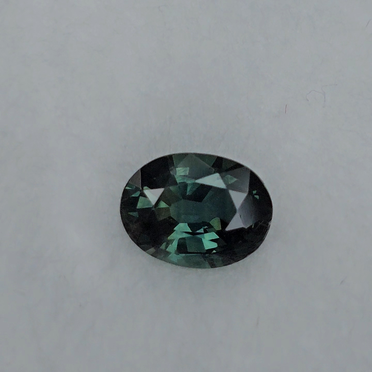 พลอย เขียวส่อง Green Sapphire 1.15 กะรัต (Cts.) พลอยแท้ อัญมณีมงคลประจําวันเกิด เครื่องประดับพลอย