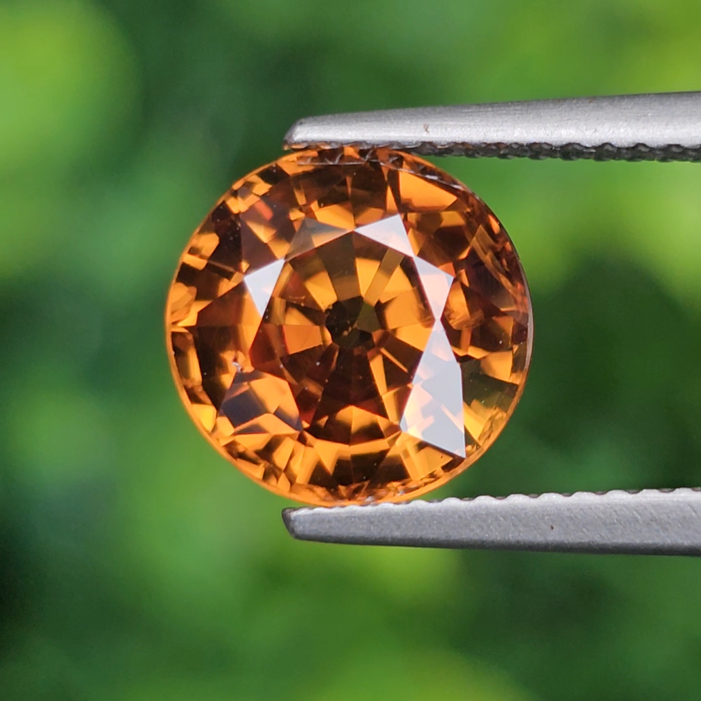 พลอย เพทาย (Zircon) 4.98 กะรัต (Cts.) พลอยแท้ อัญมณีมงคลประจําวันเกิด เครื่องประดับพลอย