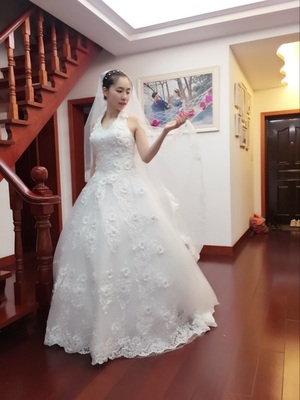 ชุดแต่งงาน คล้องคอ หางยาว เชือกผูกหลัง