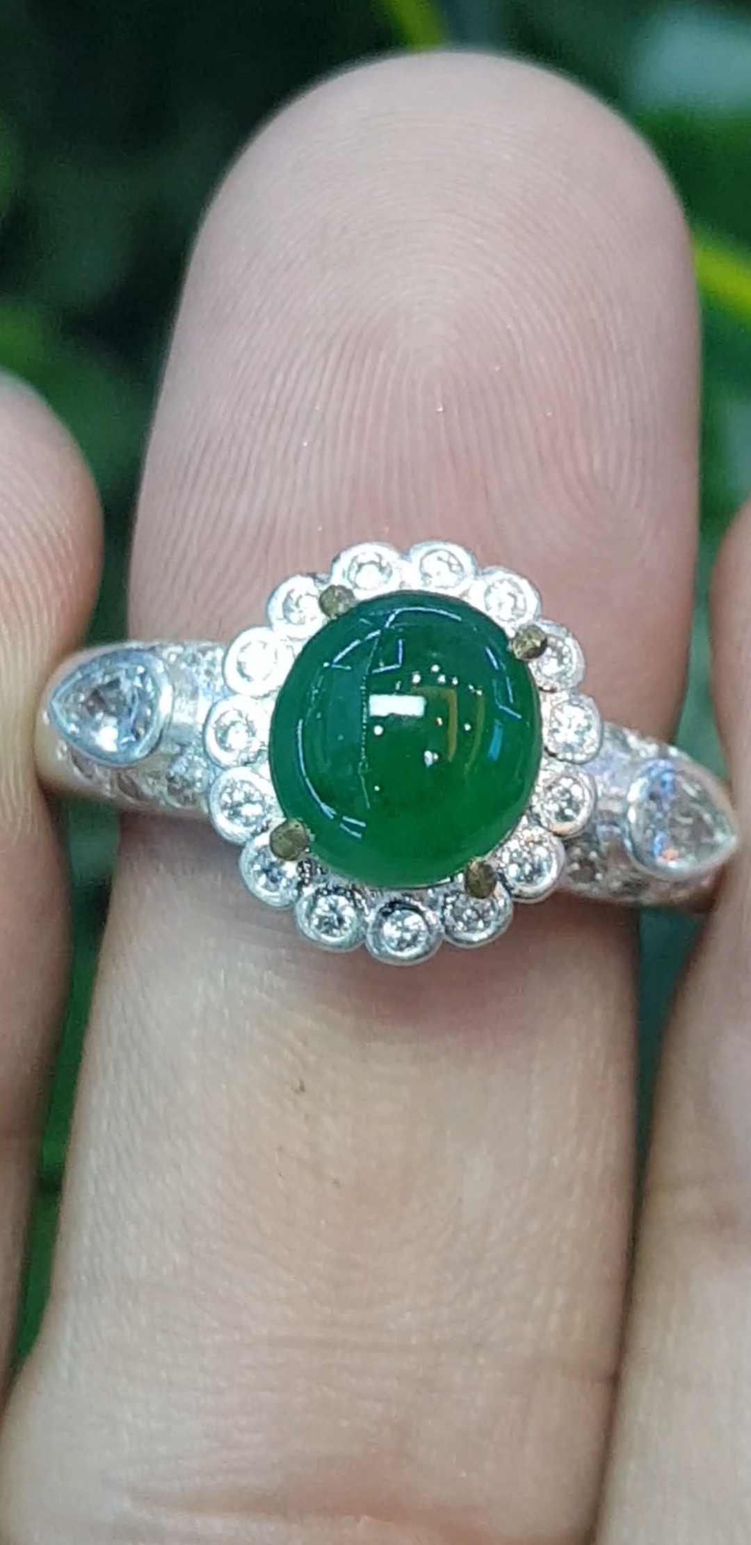 หยก พม่า แท้ Jade แหวนหยก (jadeite) 2.07 กะรัต (Cts.) ดิบ (Size) 59 ไม่ผ่านการปรับปรุง (Type A) พม่า (Myanmar)
