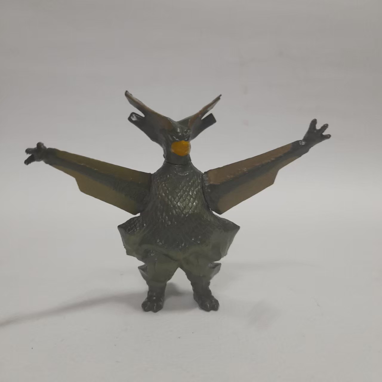 กาชาปอง สัตว์ประหลาด สตาร์เบม เกียรอน จากอุลตร้าเซเว่น ขนาดตามรูป มือสองสภาพดี มีรอยบ้าง