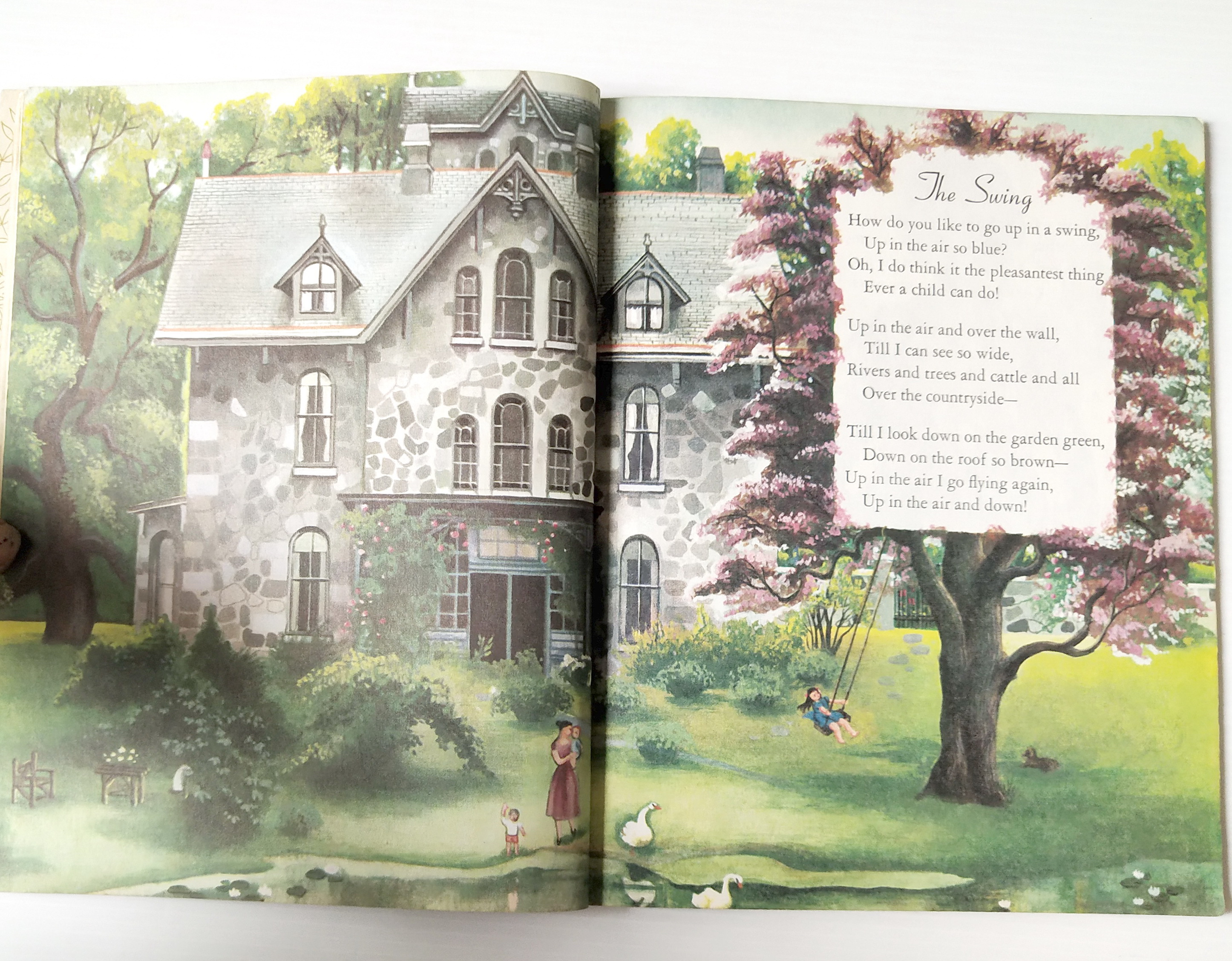 หนังสือภาพสวย **มีตำหนิ โปรดตรวจสอบทุกภาพ ฉบับภาษาอังกฤษ A little golden book, A child's Garden of Verses โดย Robert Louise Stevenson selected and Illustrated by Eloise Wilkin