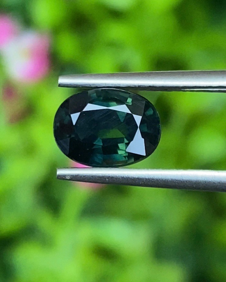 พลอย เขียวส่อง Green Sapphire 2.26 กะรัต (Cts.) เผาเก่า พลอยแท้ อัญมณีมงคลประจําวันเกิด เครื่องประดับพลอย