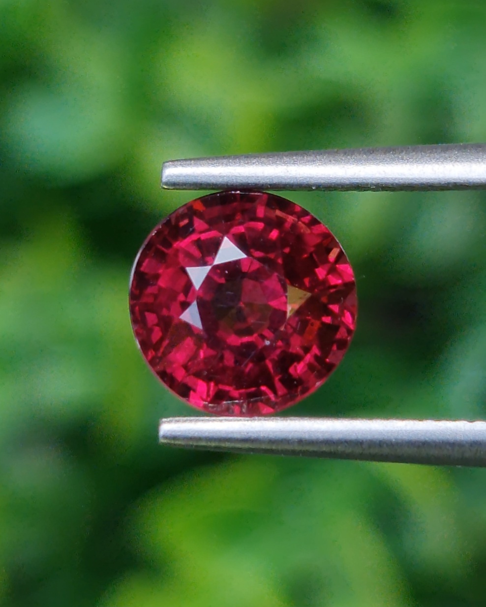 พลอย โรโดไลต์ กาเน็ท Rhodolite Garnet 2.42 กะรัต Cts.พลอยแท้ อัญมณีมงคลประจําวันเกิด เครื่องประดับพลอย