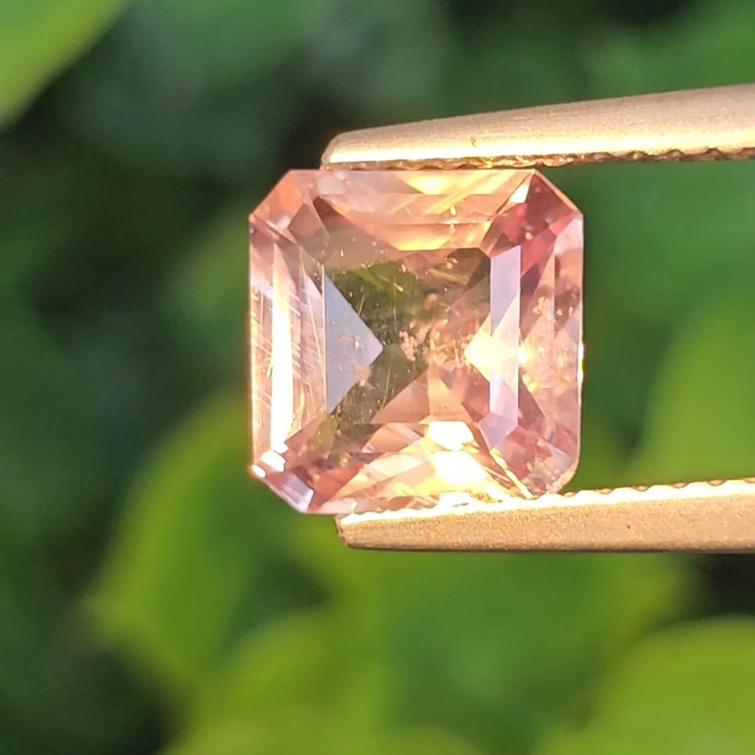 พลอย คัลเลอร์เชนจ์ แซฟไฟร์ Color Change Sapphire 2.51 กะรัต (Cts.) พร้อมใบเซอร์ พลอยแท้ อัญมณีมงคลประจําวันเกิด เครื่องประดับพลอย